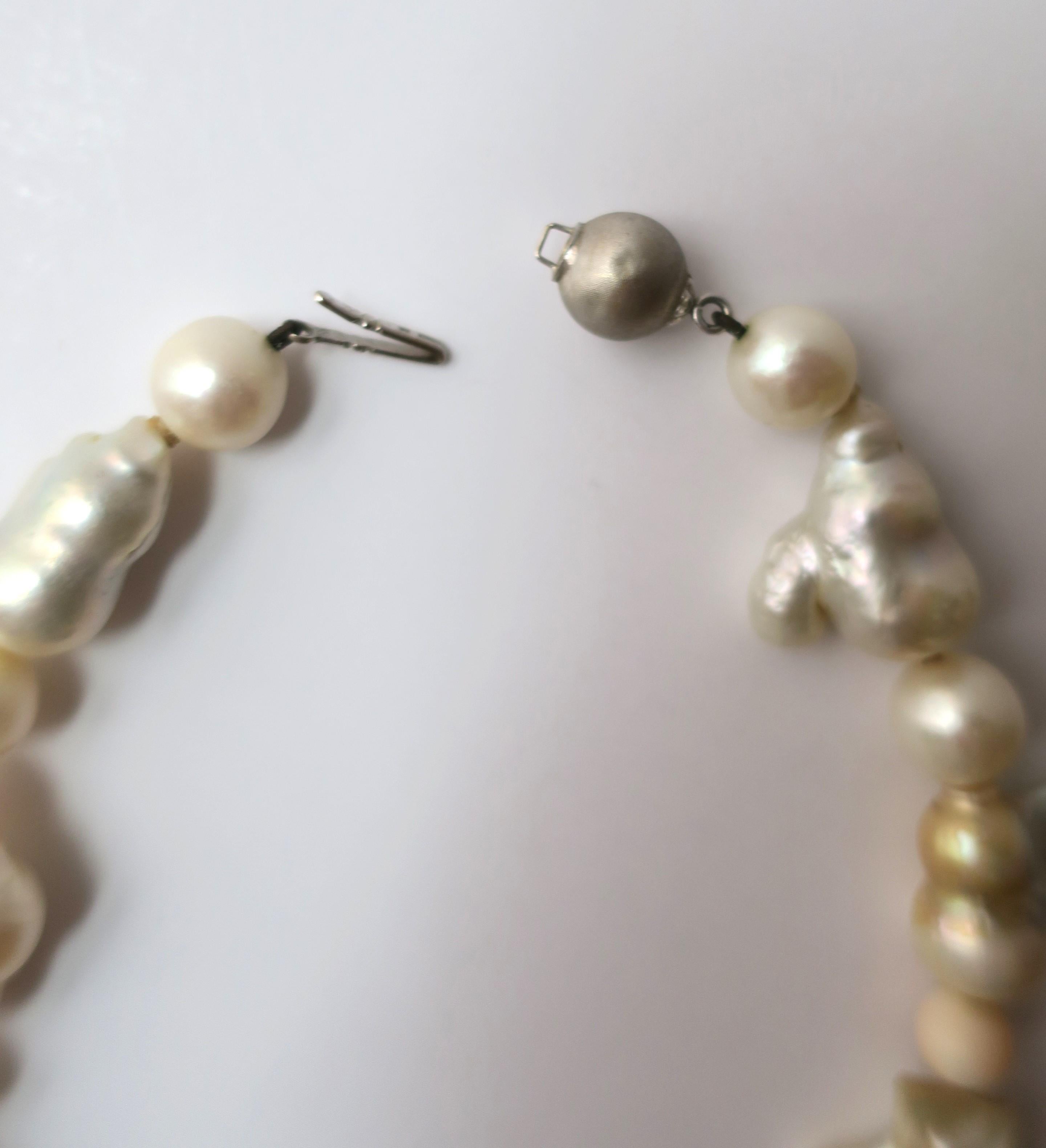 Cultured and Baroque Pearls and Coral Beads 18-Karat Gold Necklace For Sale 6