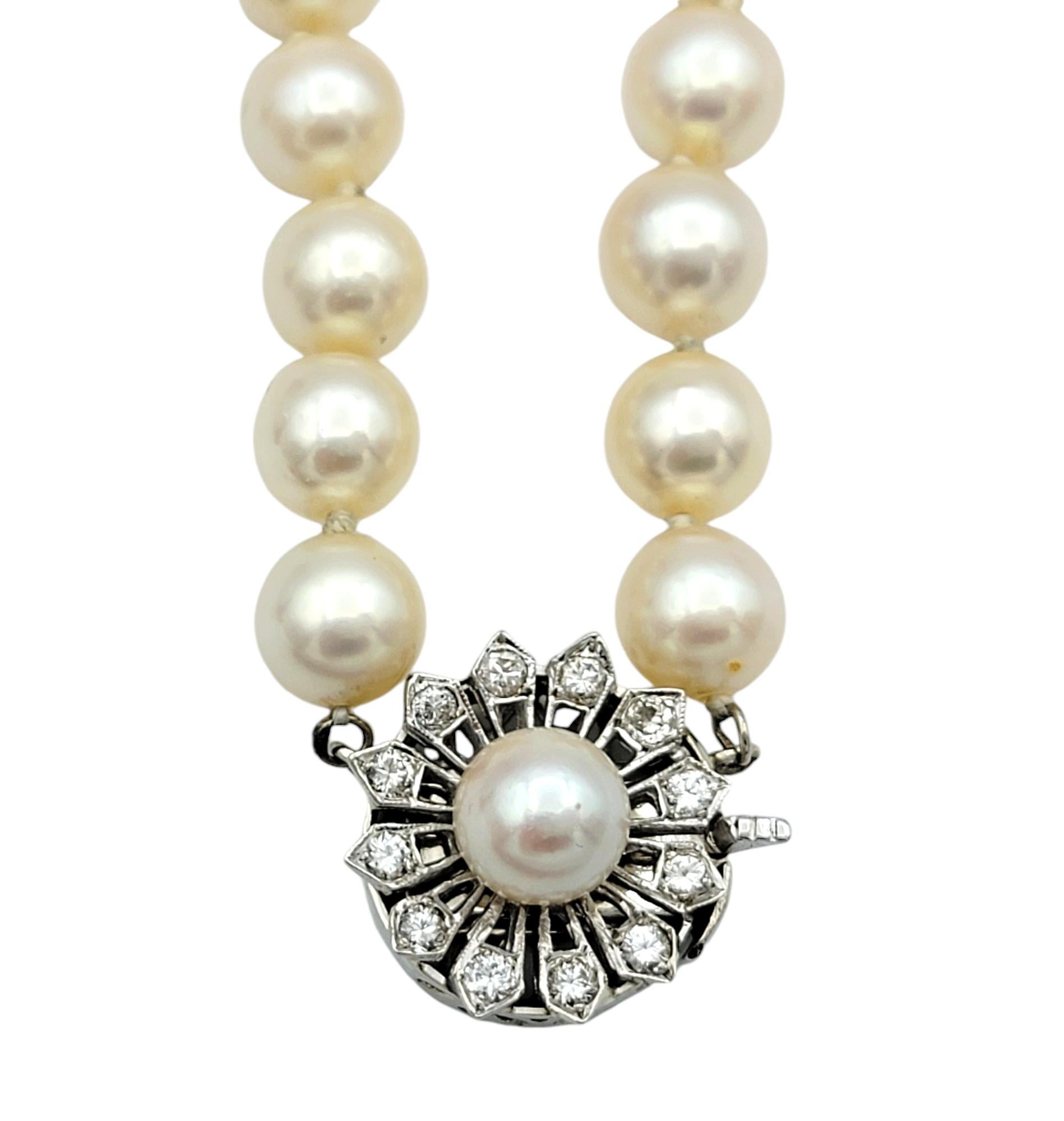 Cultured Freshwater Pearl Choker Necklace with Diamond Clasp in 14 Karat Gold In Good Condition For Sale In Scottsdale, AZ