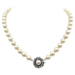 Choker-Halskette aus 14 Karat Gold mit Zucht-Süßwasserperlen und Diamantverschluss