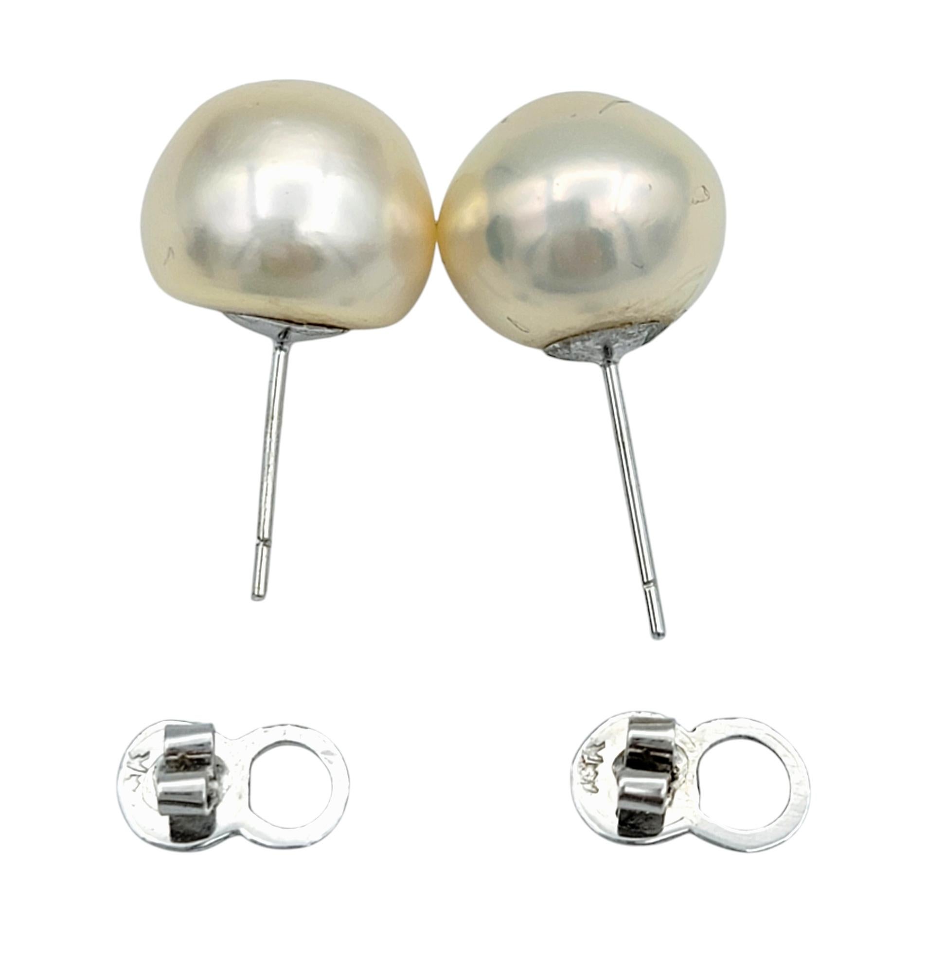 Orecchini classici con perle d'acqua dolce coltivate da 12,5 mm in oro bianco 14 carati In condizioni buone in vendita a Scottsdale, AZ
