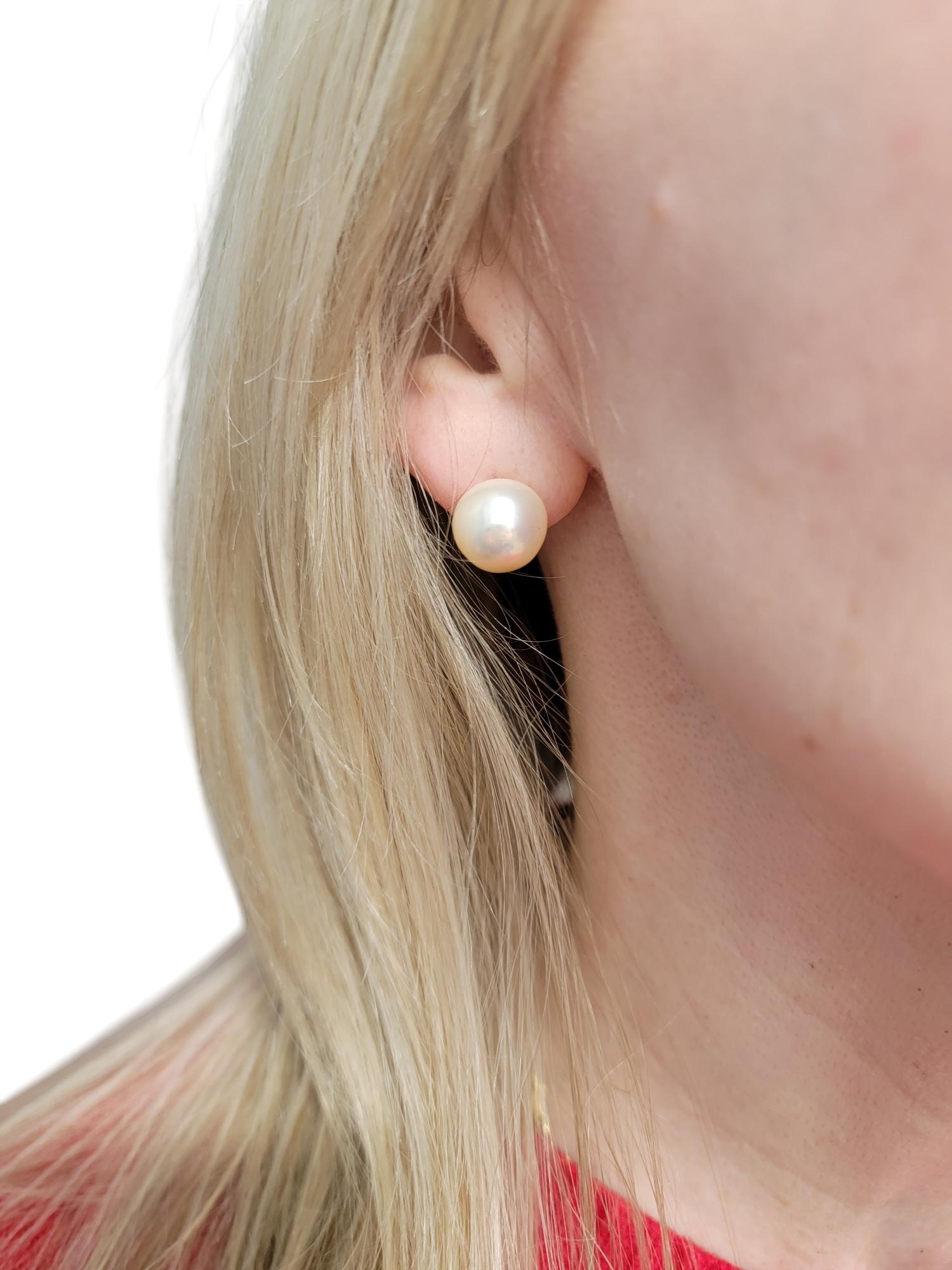 Orecchini classici con perle d'acqua dolce coltivate da 12,5 mm in oro bianco 14 carati in vendita 2
