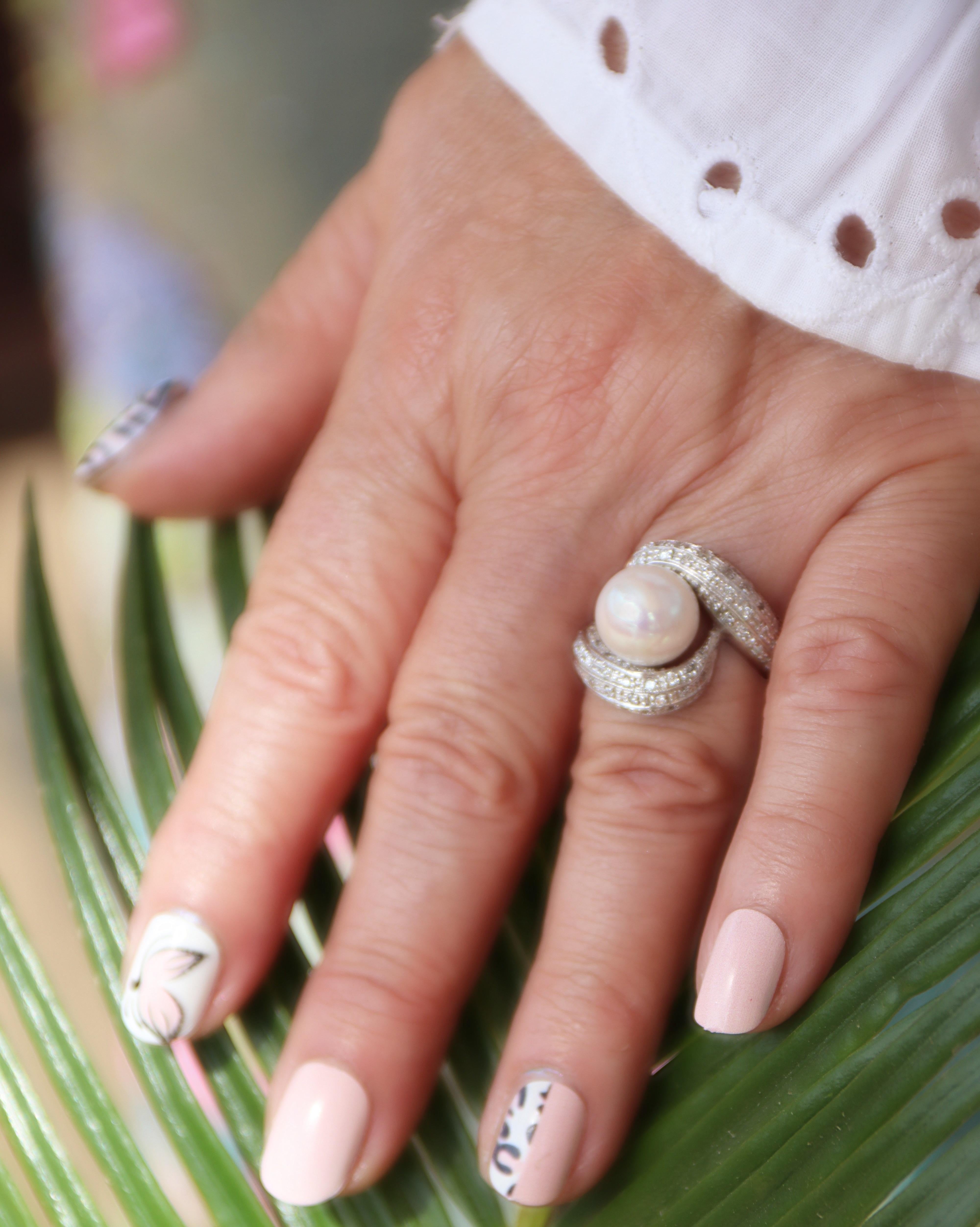 Gezüchtete Süßwasserperle Pavé Diamant 18 Kt Weißgold  Cocktail-Ring im Angebot 4