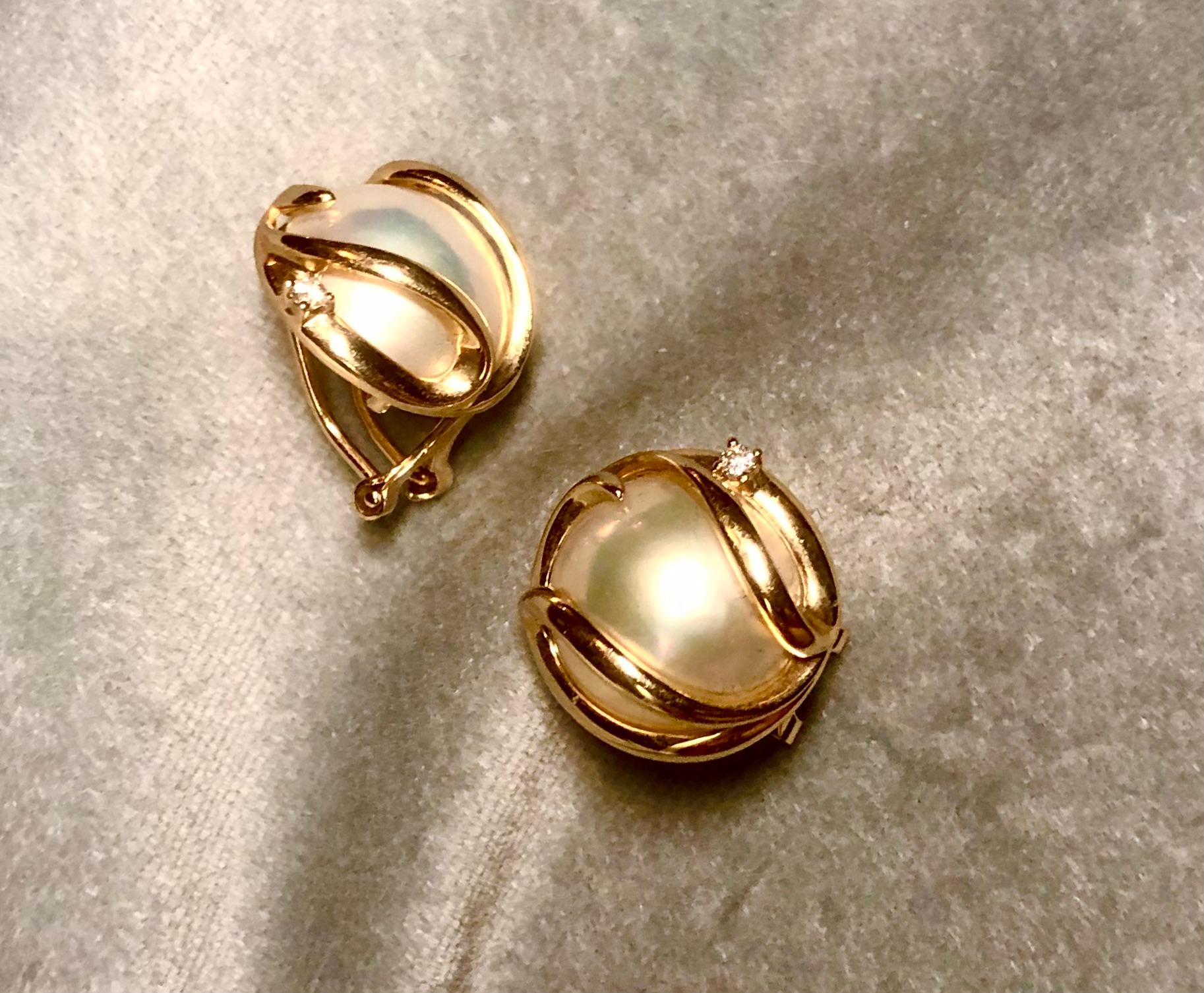 Ohrringe aus Zuchtmabe-Perlen, Gold und Diamanten im Zustand „Hervorragend“ im Angebot in New Orleans, LA