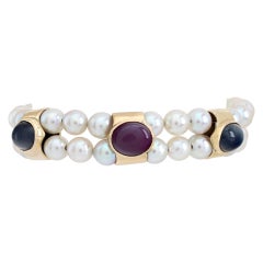 Cultured Pearl (6.5 x 7mm) bracelet with cabochon ruby and sapphire in 18K gold