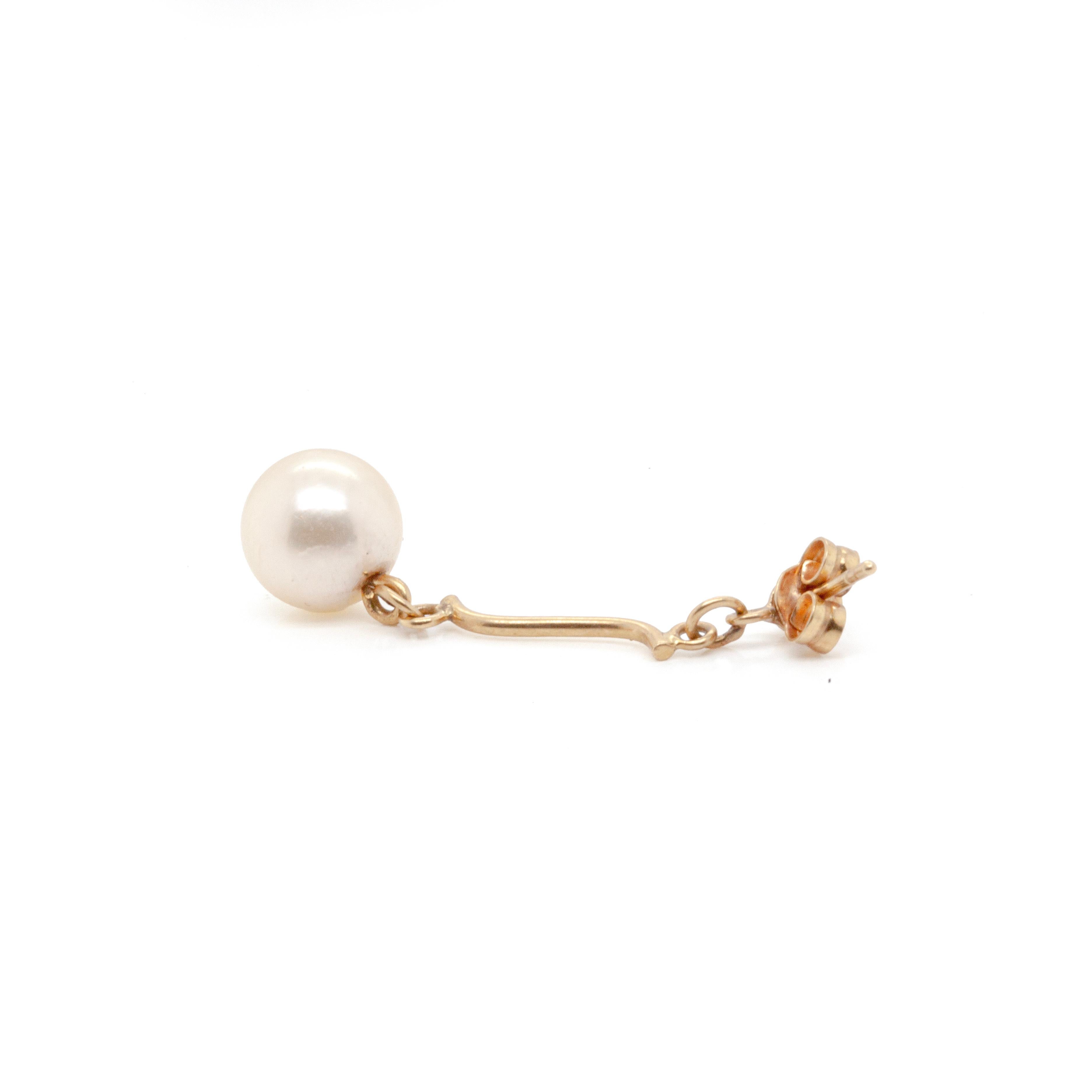 You can’t go wrong with this classic and exquisite pair of dangly pearl earrings!

Each earring features a beautiful lustrous 8.65mm cultured pearl, that dangles delicately from a thin, slightly curved 18 carat yellow gold rod, exuding