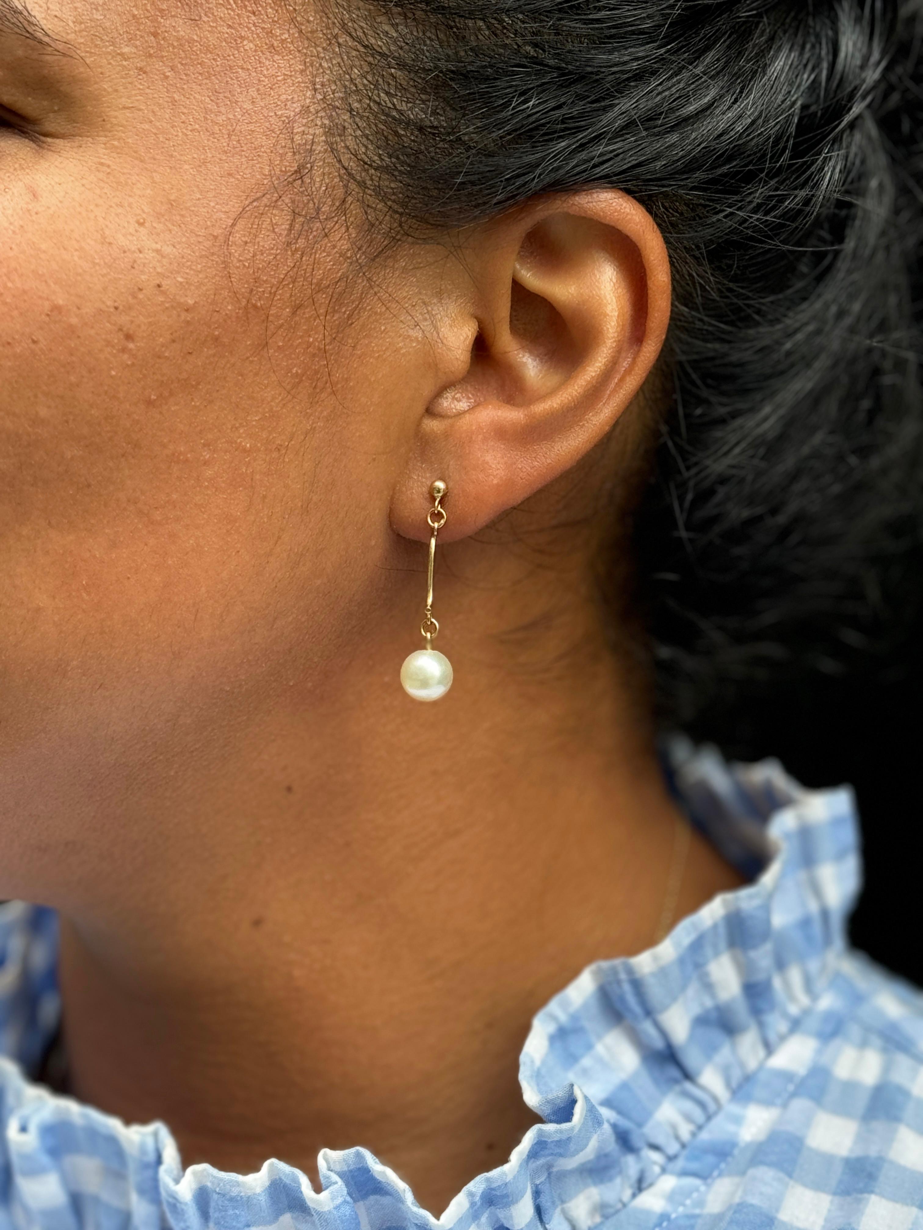 Modern Cultured Pearl and 18 Carat Yellow Gold Drop Earrings For Sale