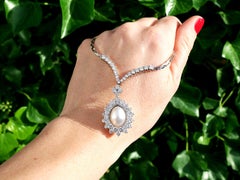 Collana a grappolo con perle coltivate e diamanti da 5,32 carati in oro bianco