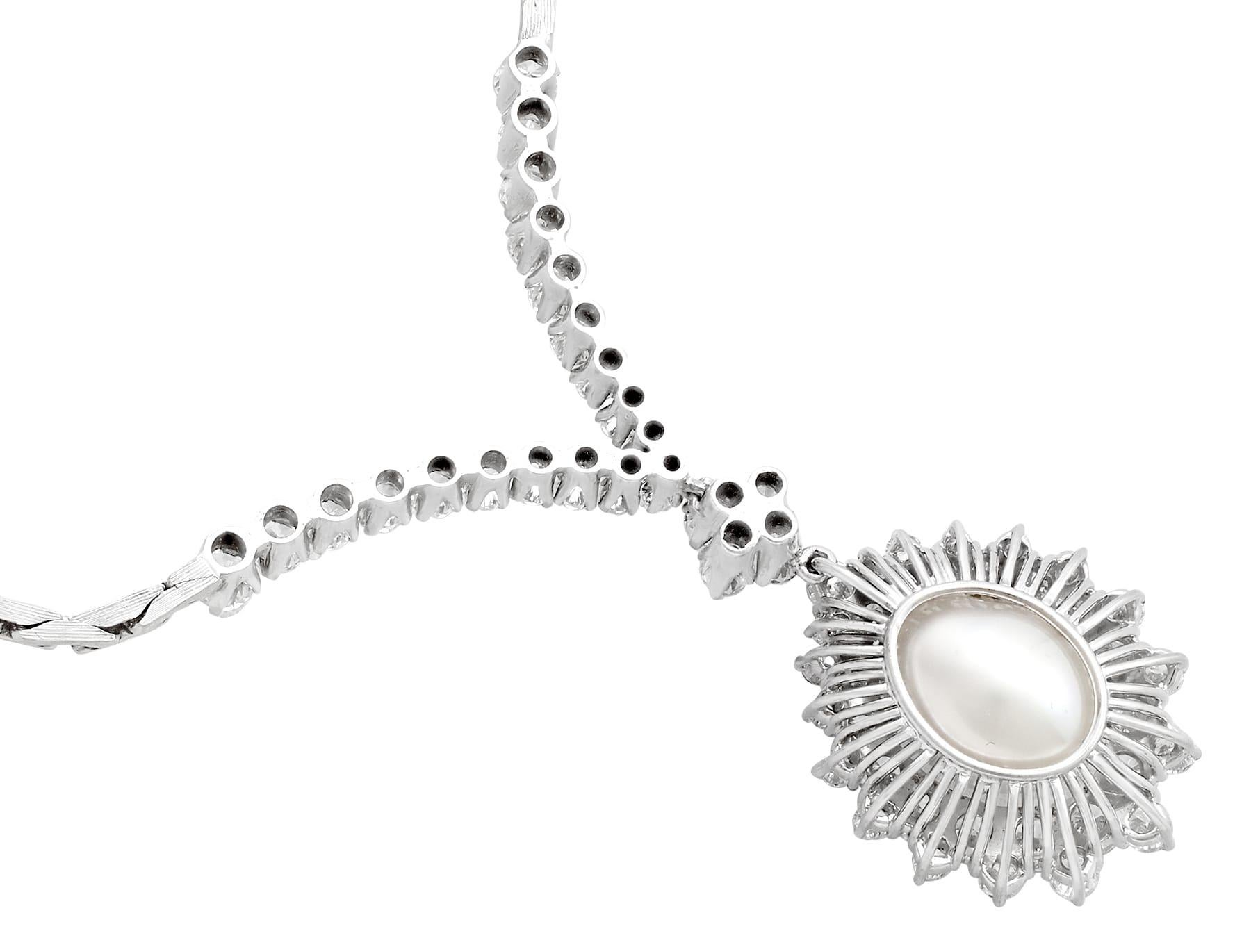 Collana a grappolo con perle coltivate e diamanti da 5,32 carati in oro bianco in vendita 1