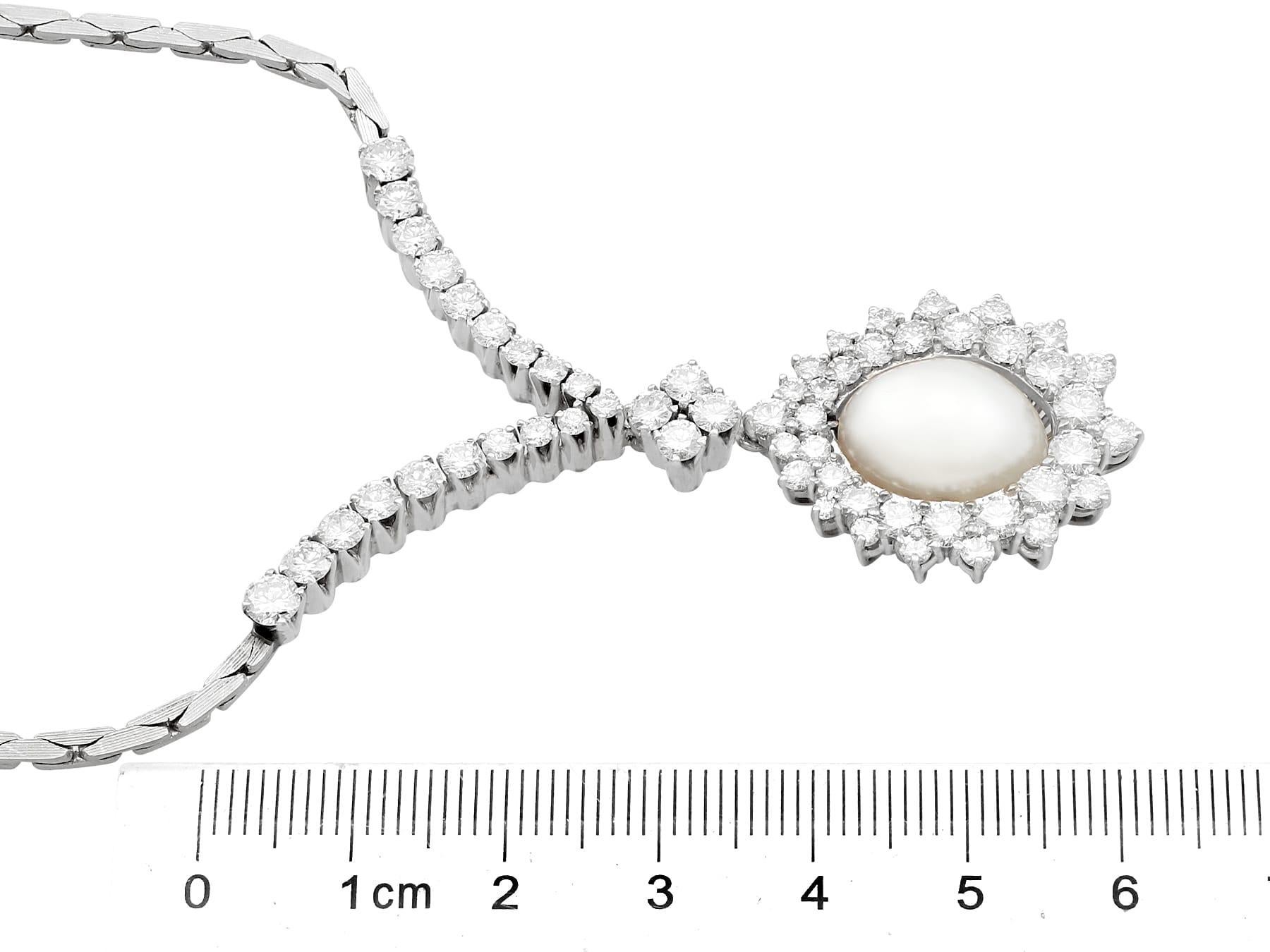 Collana a grappolo con perle coltivate e diamanti da 5,32 carati in oro bianco in vendita 2
