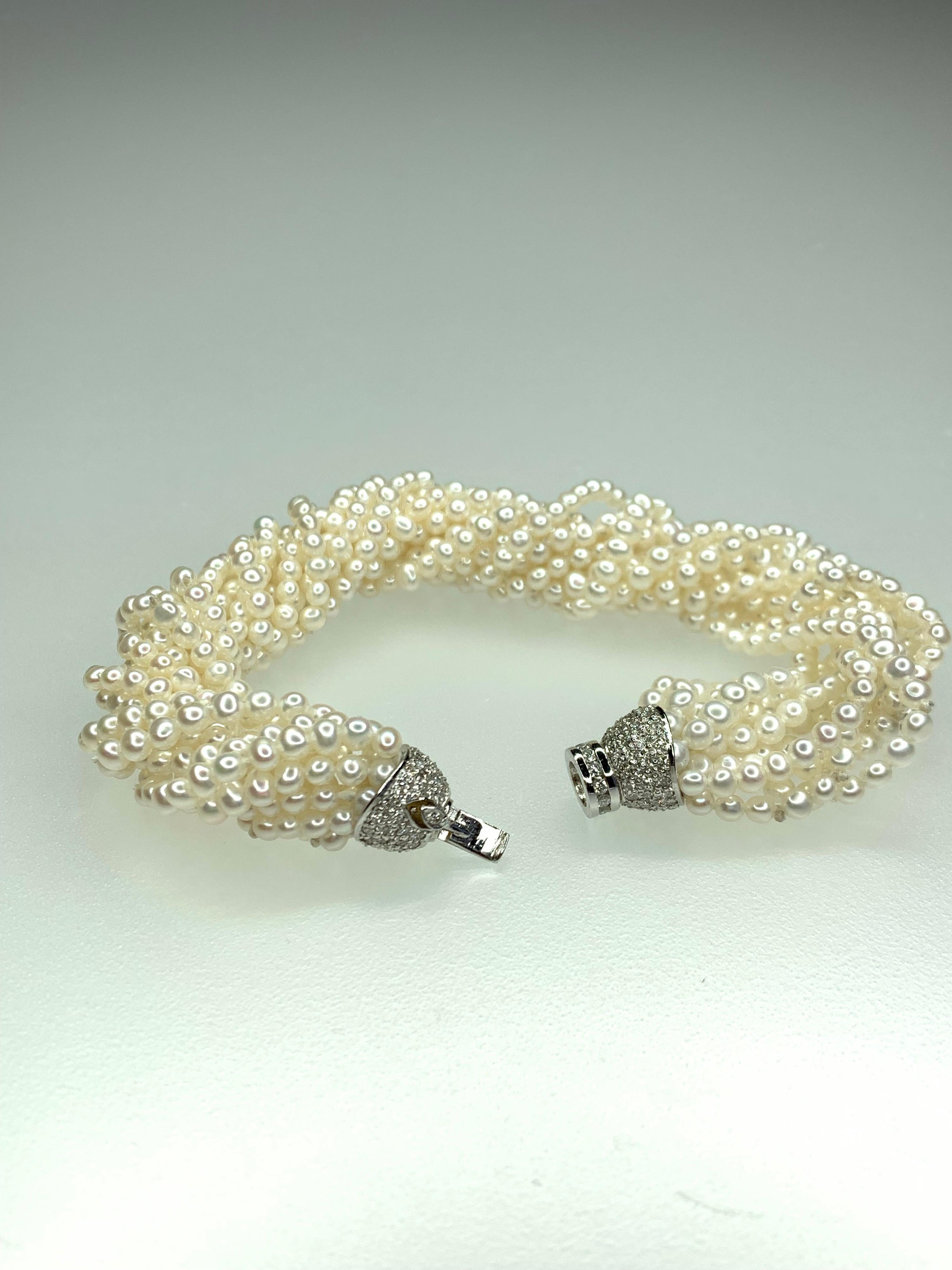 Modern GEMOLITHOS Cultured Pearl and Diamond Bracelet 18 Karat