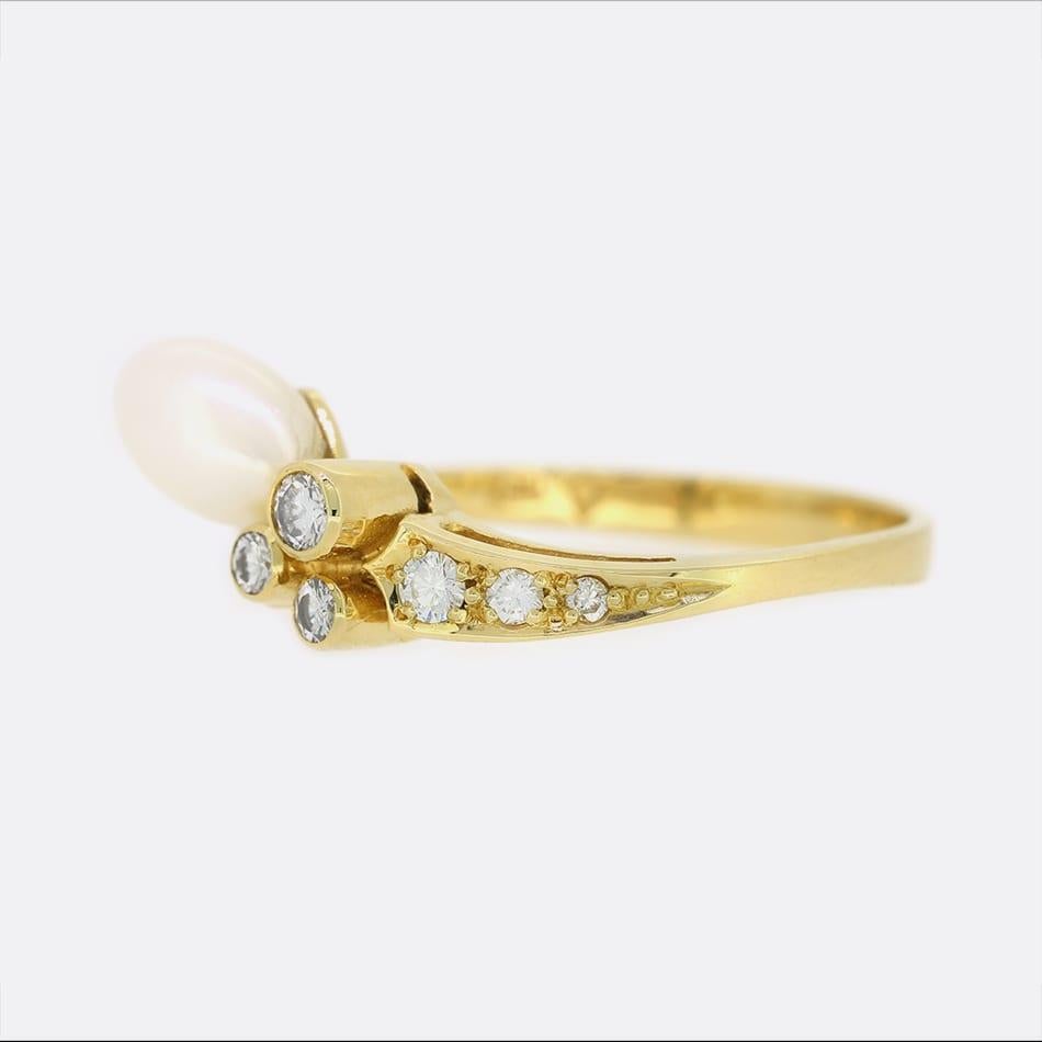 This is a beautiful diamond and pearl ring. The cultured pearl has a lovely lustre and the surrounding rubover set round brilliant cut diamonds have a great sparkle.

Condition: Used (Very Good)
Weight: 3.0 grams
Size: N 1/2
Diamonds: Approx. 0.10