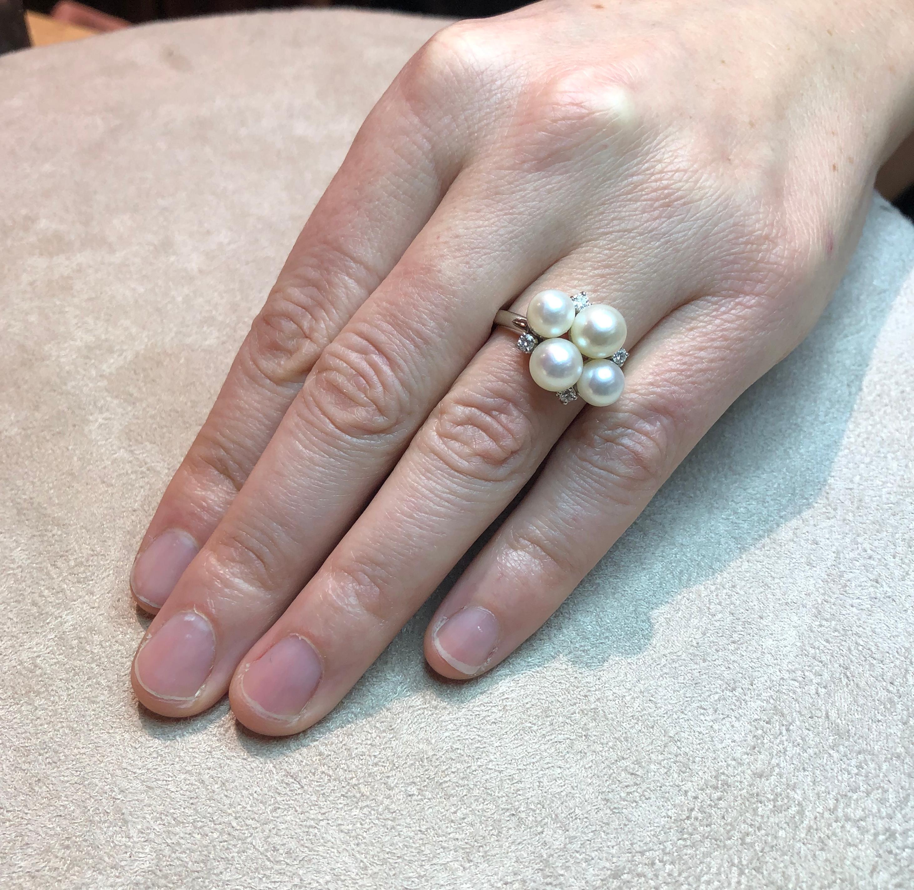 Cultured Pearls Diamonds 14 Karat Gold Ring For Sale 2