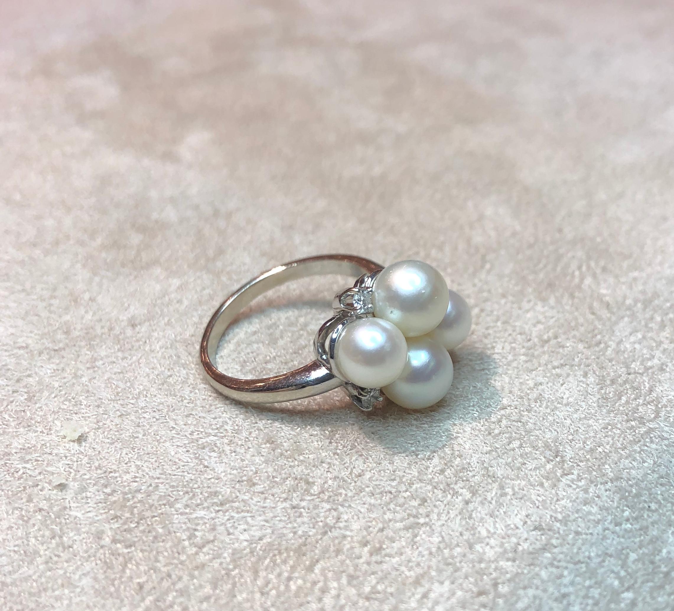Cultured Pearls Diamonds 14 Karat Gold Ring For Sale 3