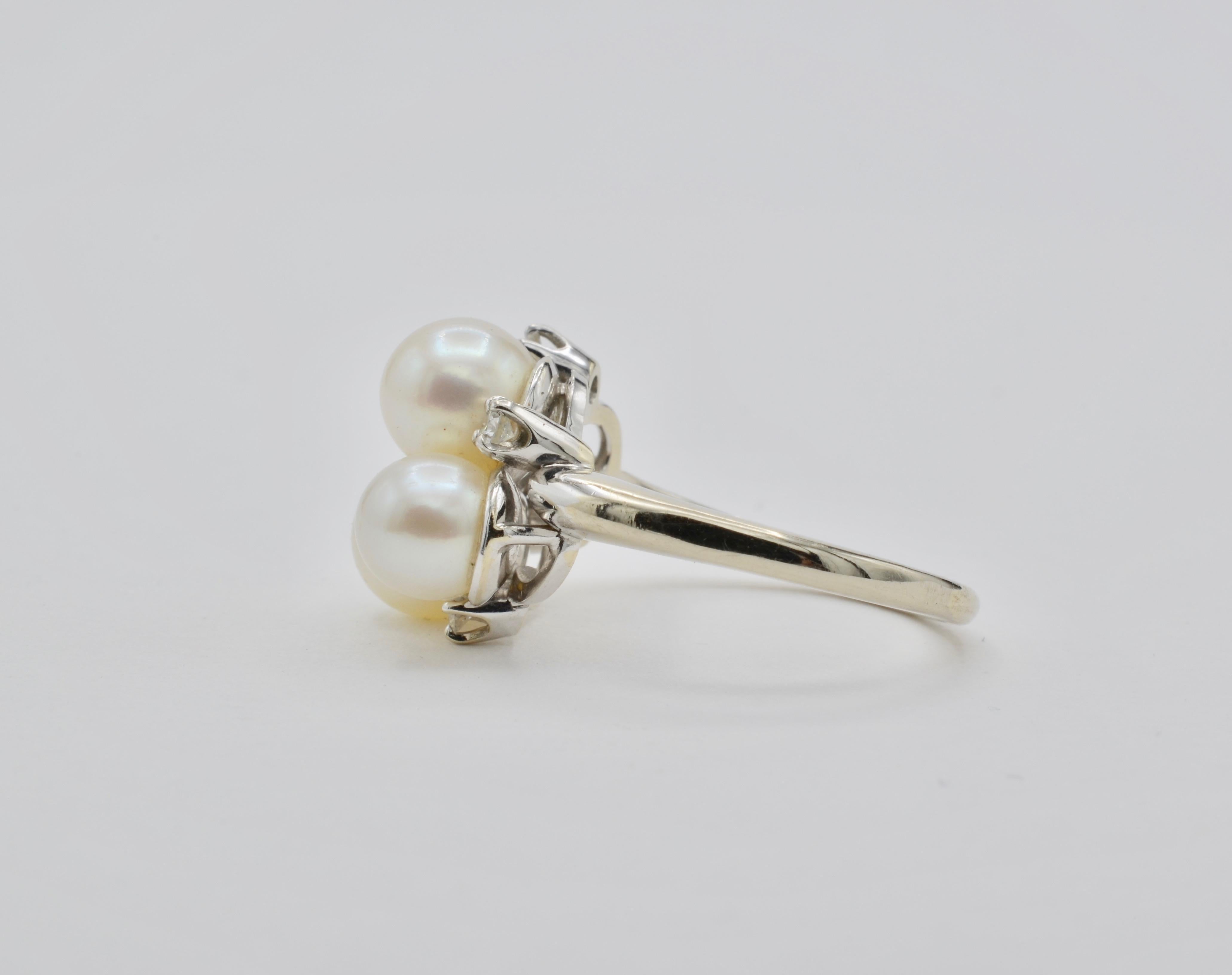 Women's Cultured Pearls Diamonds 14 Karat Gold Ring For Sale