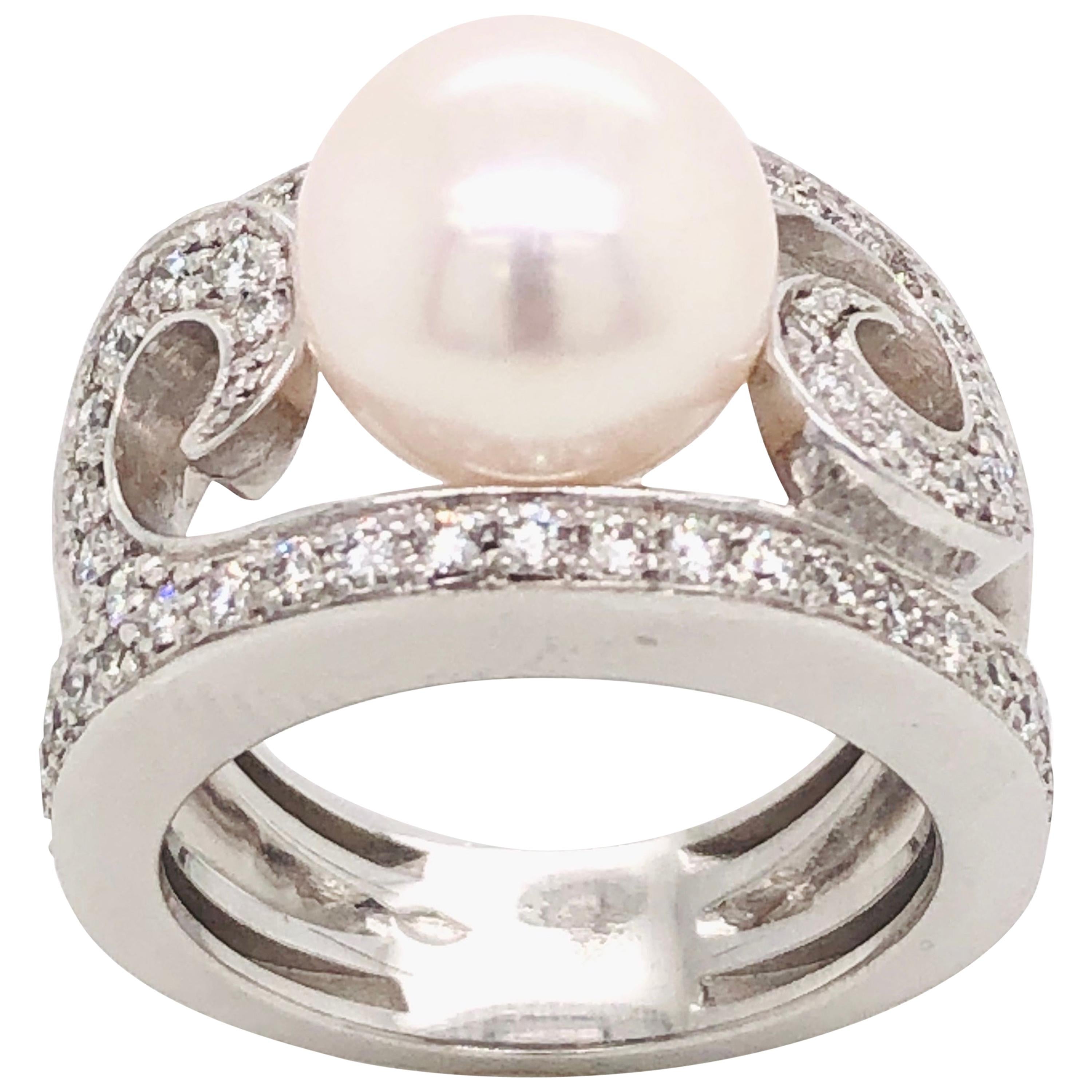 Cultured Pearl and Diamonds on White Gold 18 Karat Ring