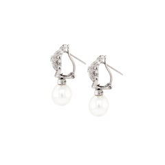 Boucles d'oreilles pendantes en or blanc 18 carats, perles de culture et grappes de diamants floraux