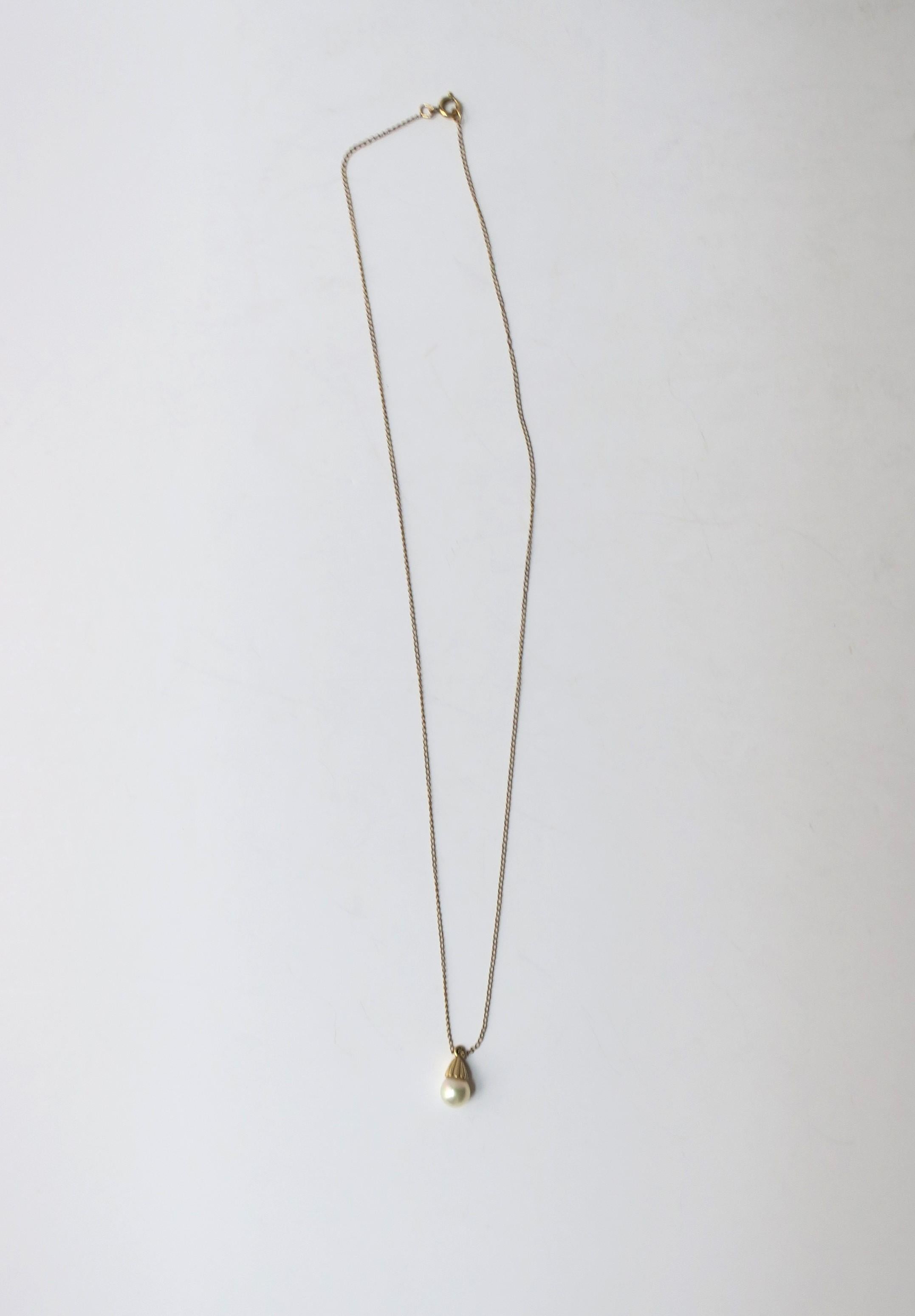 Cultured Pearl and Gold Pendant Necklace 5