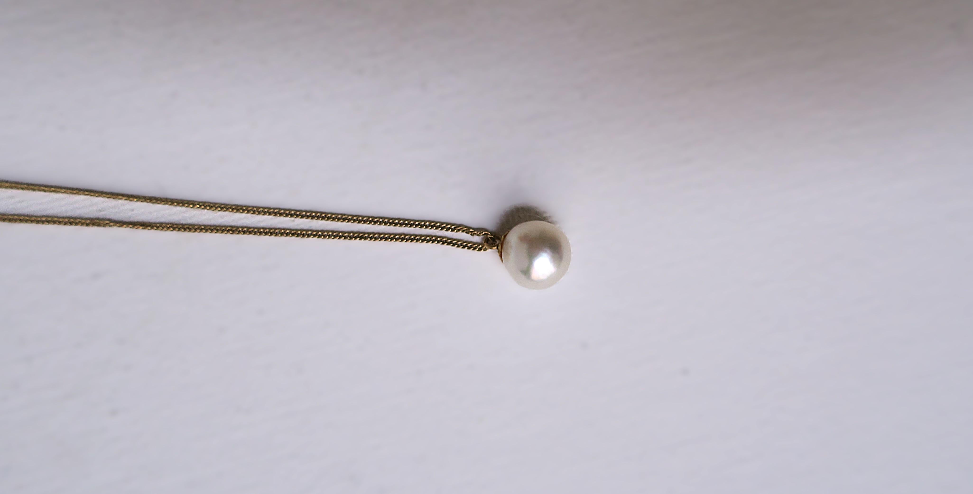 Cultured Pearl and Gold Pendant Necklace For Sale 6