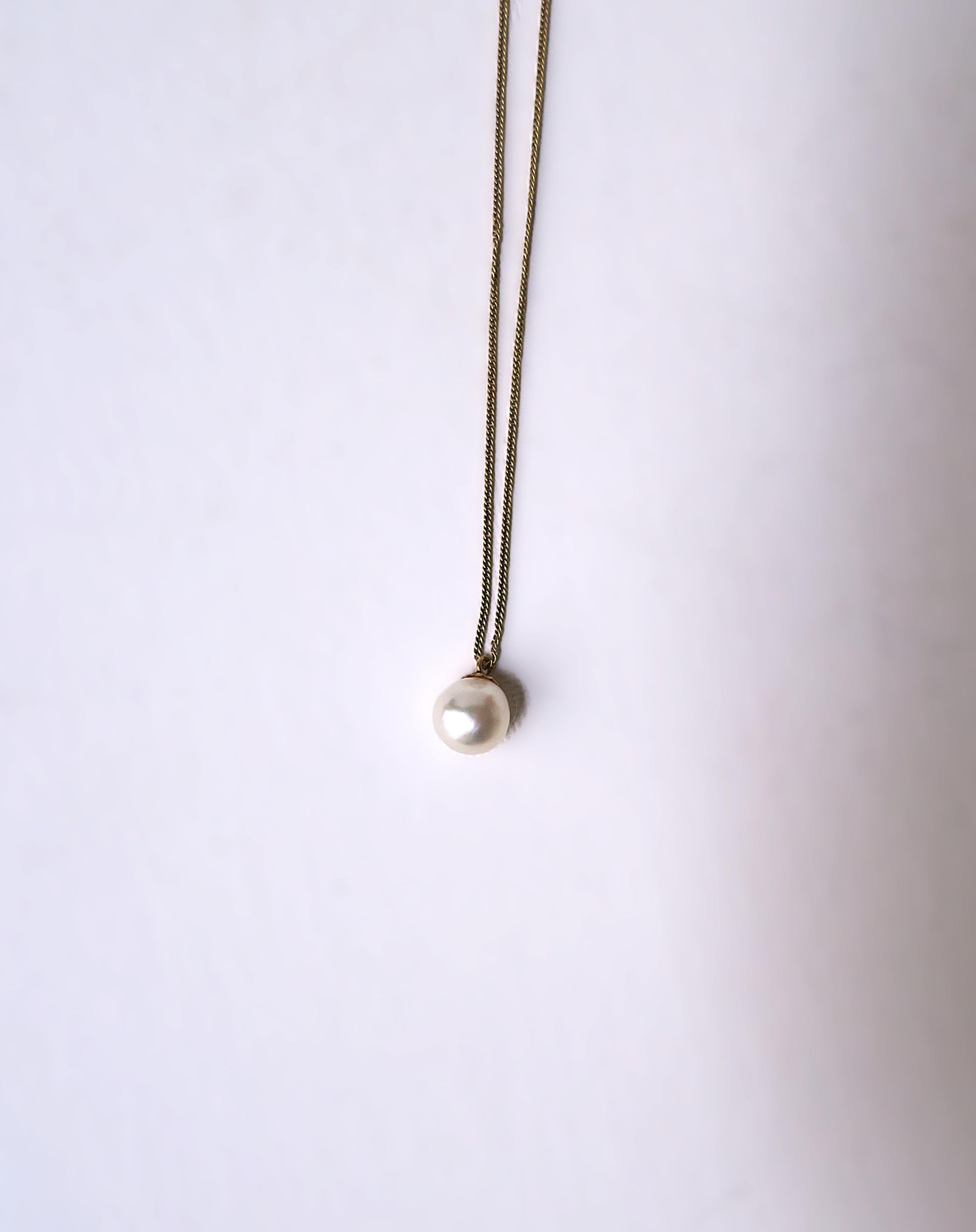 Cultured Pearl and Gold Pendant Necklace For Sale 7