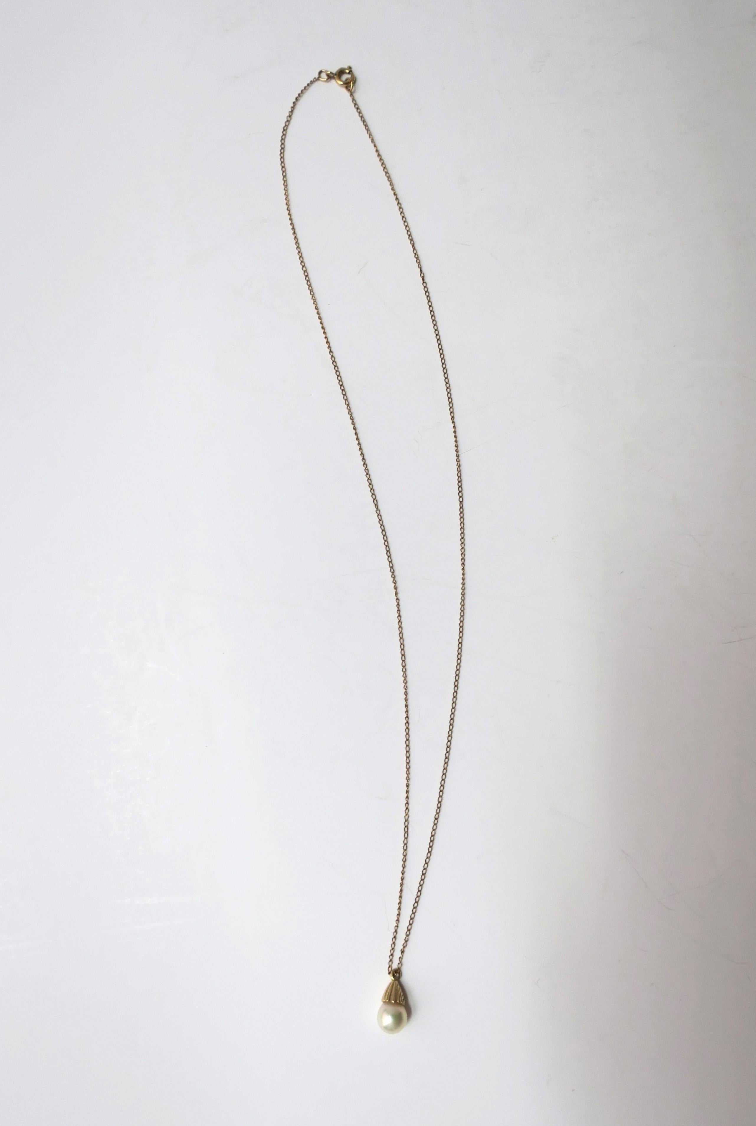 Cultured Pearl and Gold Pendant Necklace 8