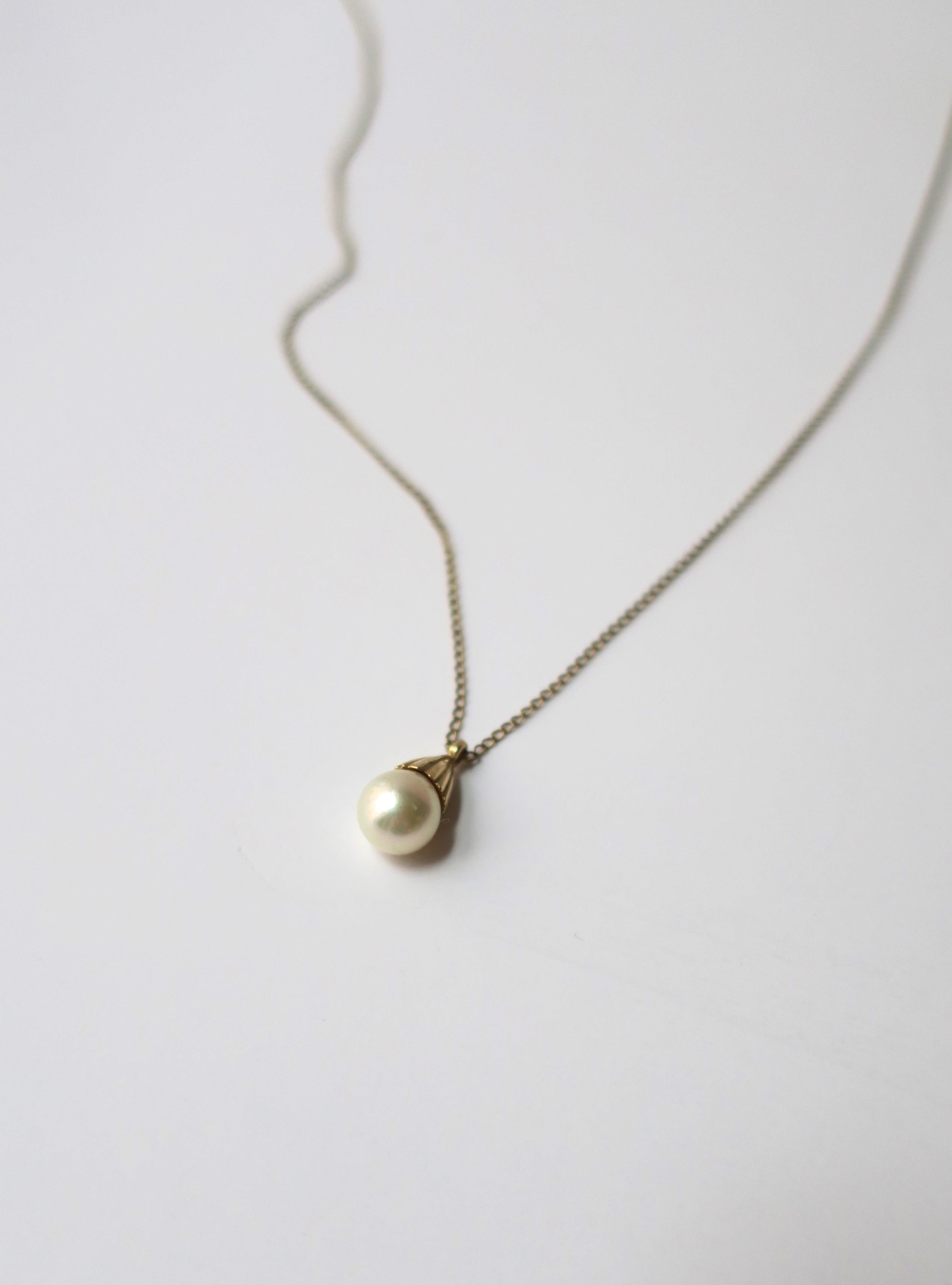Cultured Pearl and Gold Pendant Necklace 1