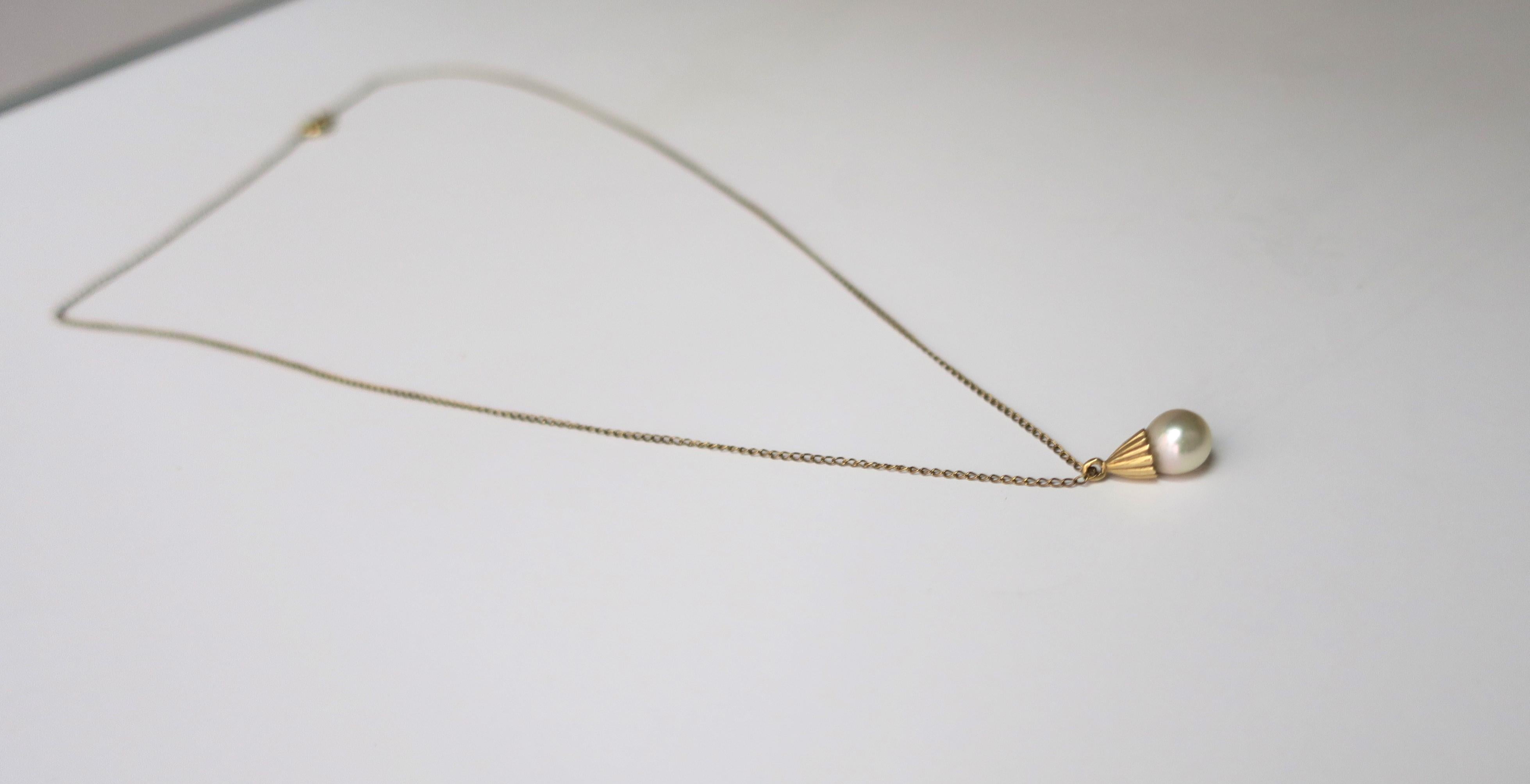 Cultured Pearl and Gold Pendant Necklace 2