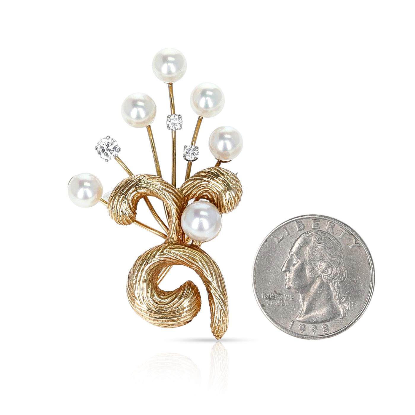 Round Cut Cultured Pearl and Yellow Gold with Diamond Brooch For Sale