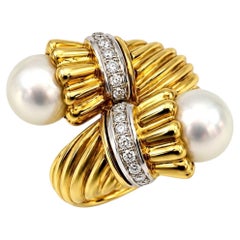 .Bague « bypass » en perle de culture, diamant et or jaune 18 carats
