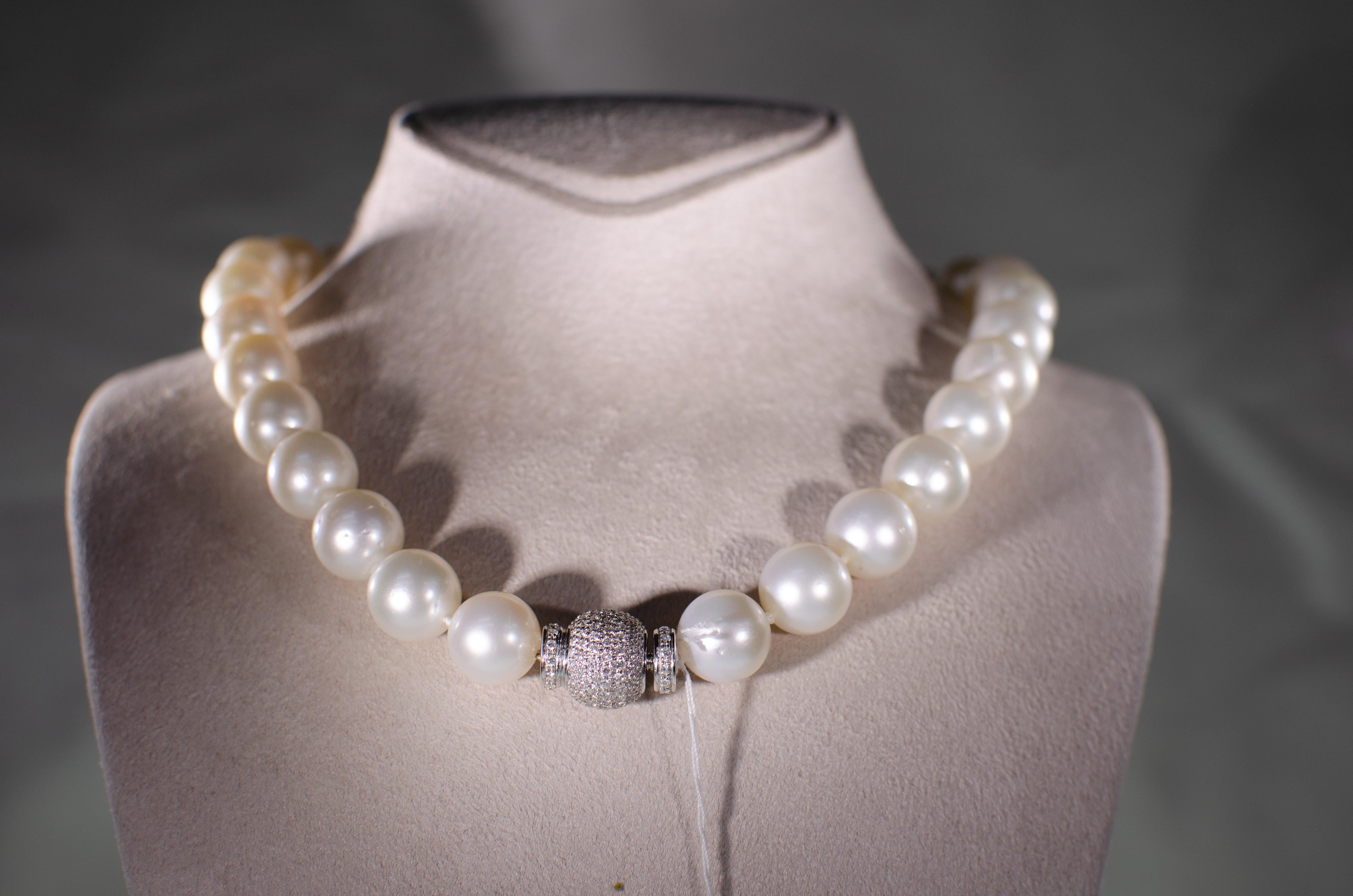 Moderno Collana con perle coltivate e diamanti in vendita
