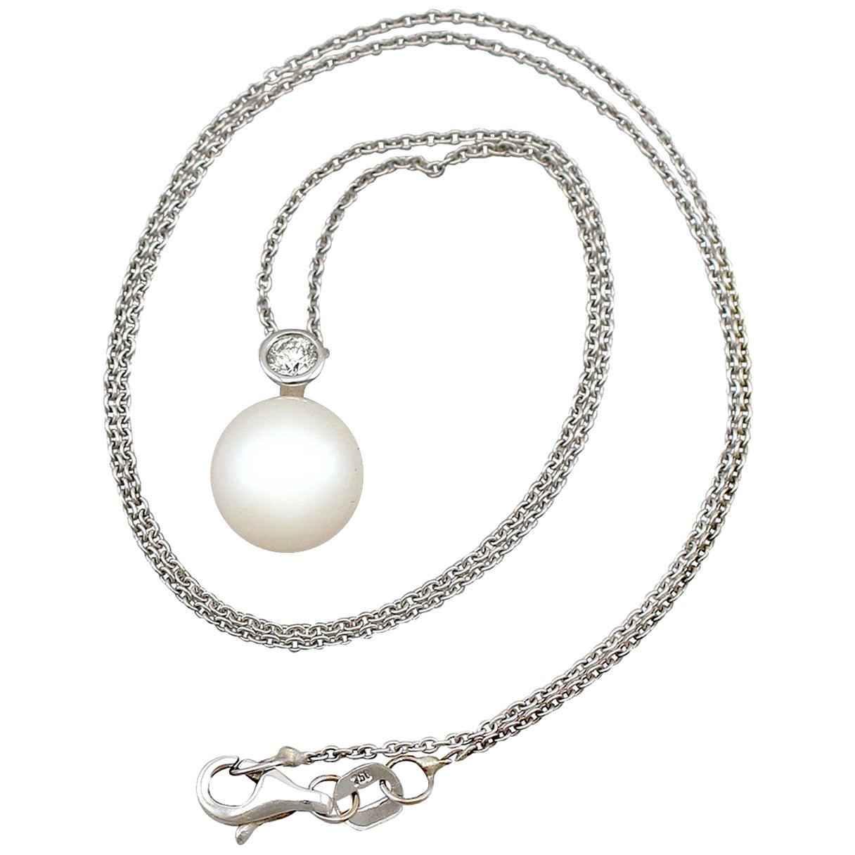 An impressive single cultured pearl and 0.19 carat diamond, 18k white gold necklace; part of our diverse pearl jewelry and estate jewelry collections.

This fine and impressive vintage single pearl pendant has been crafted in 18k white gold.

The
