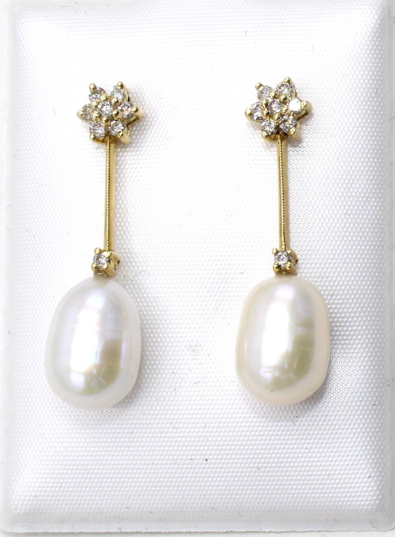 These chic and flexible ear pendants feature 2 perfectly matched cultured pearls measuring approximately 13.30 millimeters in length and 8.95 millimeters in width. The pearls have an amazing luster and are white in color with a slight pinkish-cream