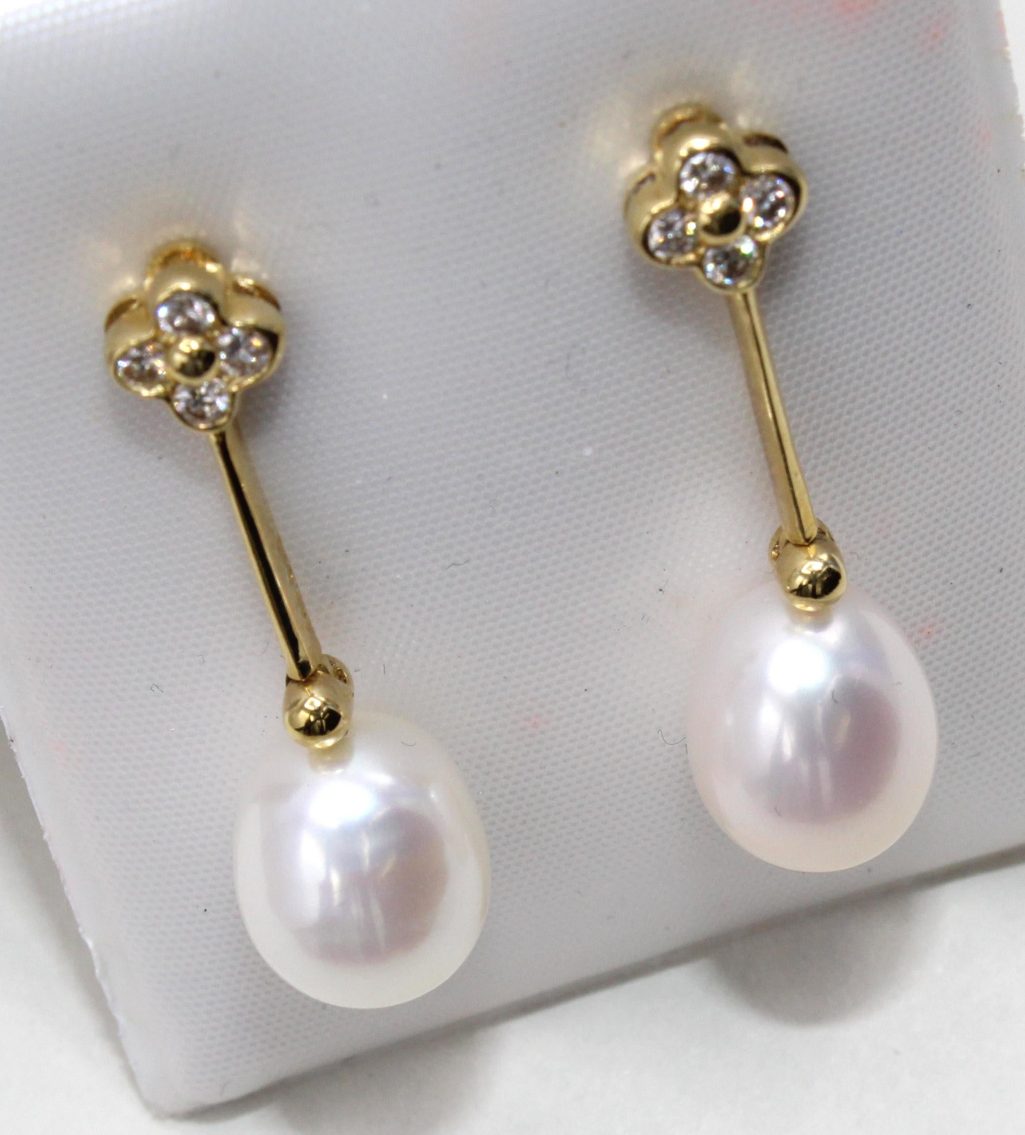 Cultured Pearl Diamond Yellow Gold Ear Pendants In New Condition In New York, NY