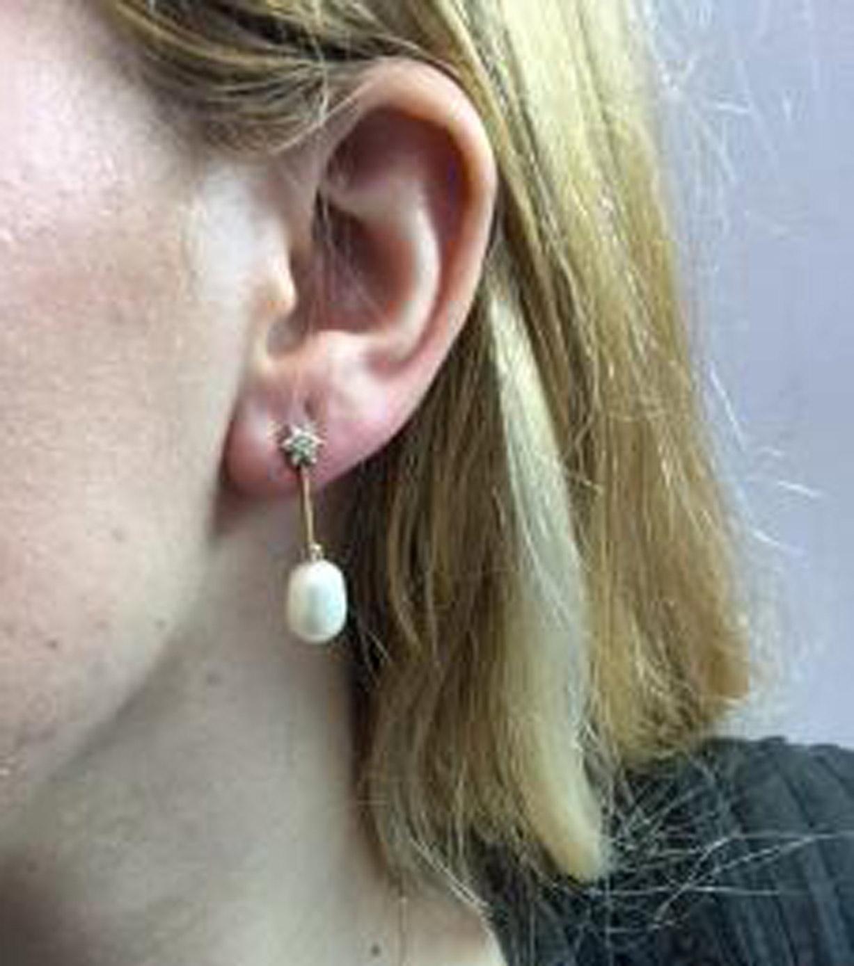 Gelbgold-Ohrhänger mit Zuchtperlen und Diamanten im Zustand „Neu“ im Angebot in New York, NY