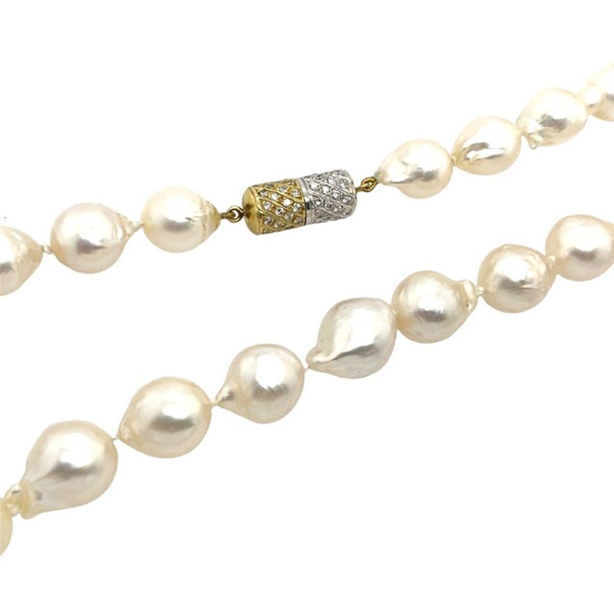 This pearl necklace is a beautiful gift for the loved ones, with top lustre top quality south sea cultured pearls plus with a 18ct Yellow and White Gold Diamond clasp set with 1.0ct of Round Brilliant Cut Diamonds. This sophisticated and classic