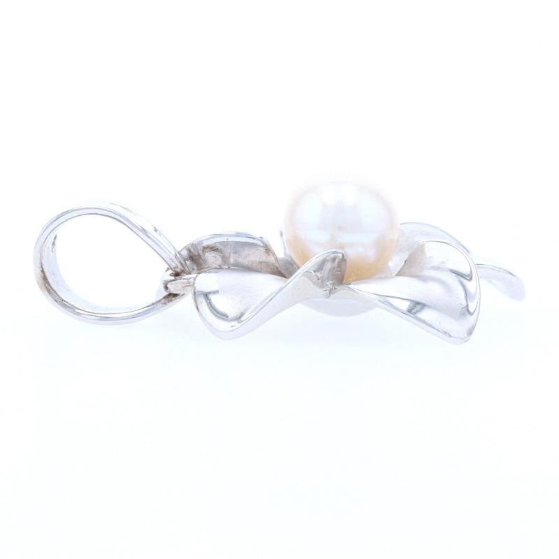 Metal Content: Guaranteed 14k gold as stamped
Stone Information: Cultured Pearl
Size: 7.3mm 
Measurements: 15/16