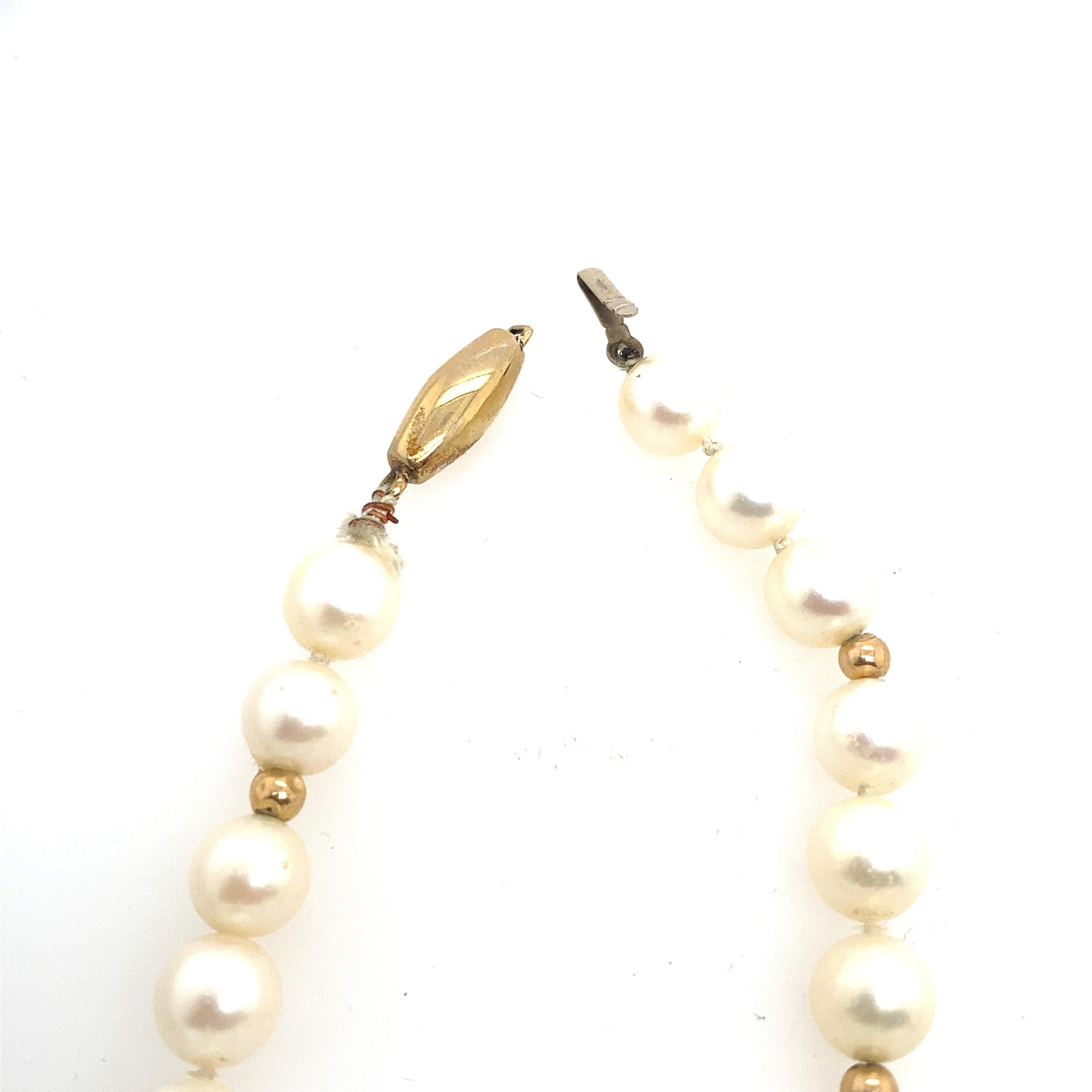 Magnificent Cultured Pearl & 9ct Gold Bead Necklace with a 14ct Gold Large Oval Pendant Set with 1.0ct of Baguette and Round Diamonds.

Additional Information: 
Total Weight: 12g
Necklace Length: 16 inches plus
Oval Pendant: 10g of 14ct Yellow