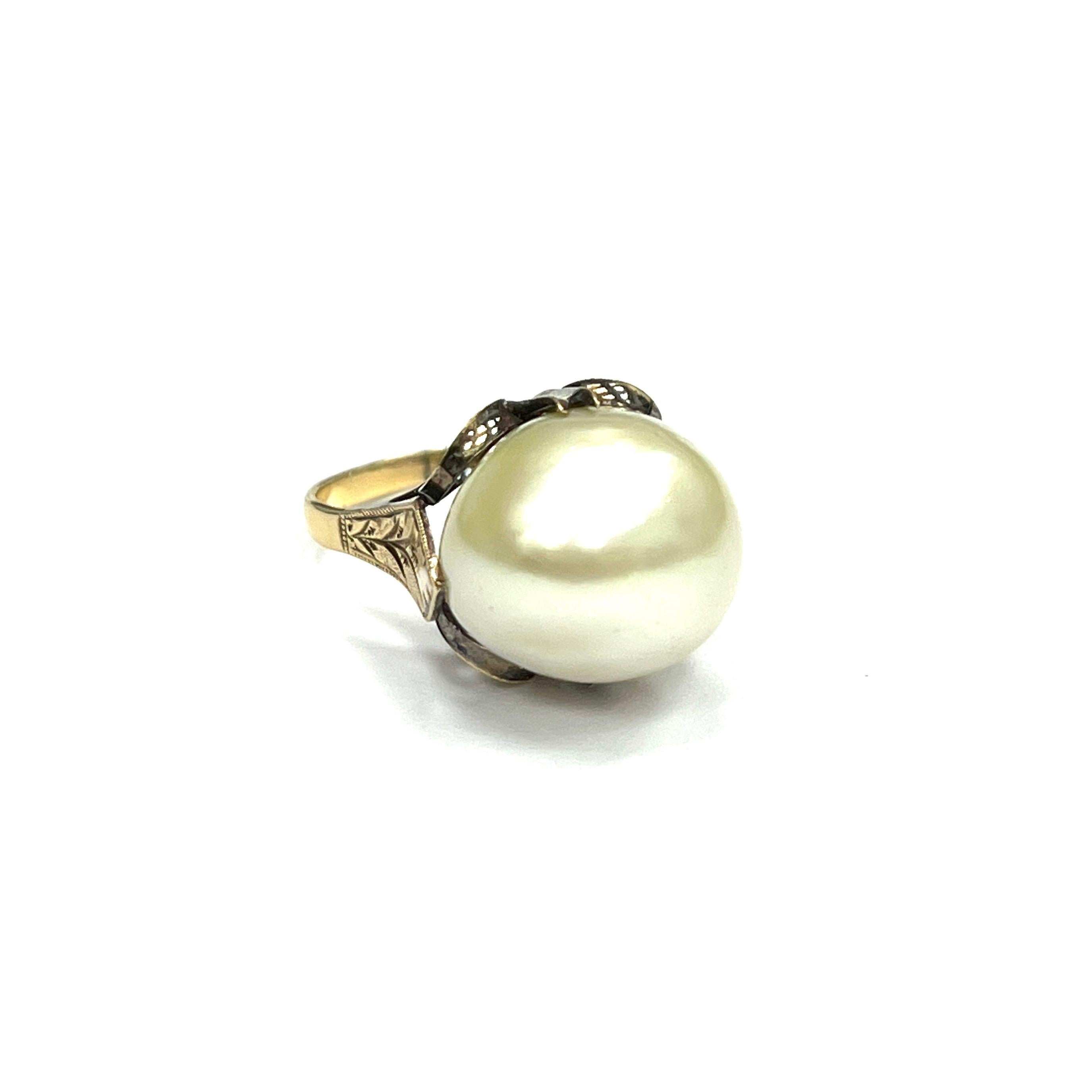 Cultured pearl gold ring

Set with a semi-baroque cultured pearl measuring approximately 12.5 x 14 mm, 18 karat yellow gold

Ring size: 5.5 US
Total weight: 6.3 grams
