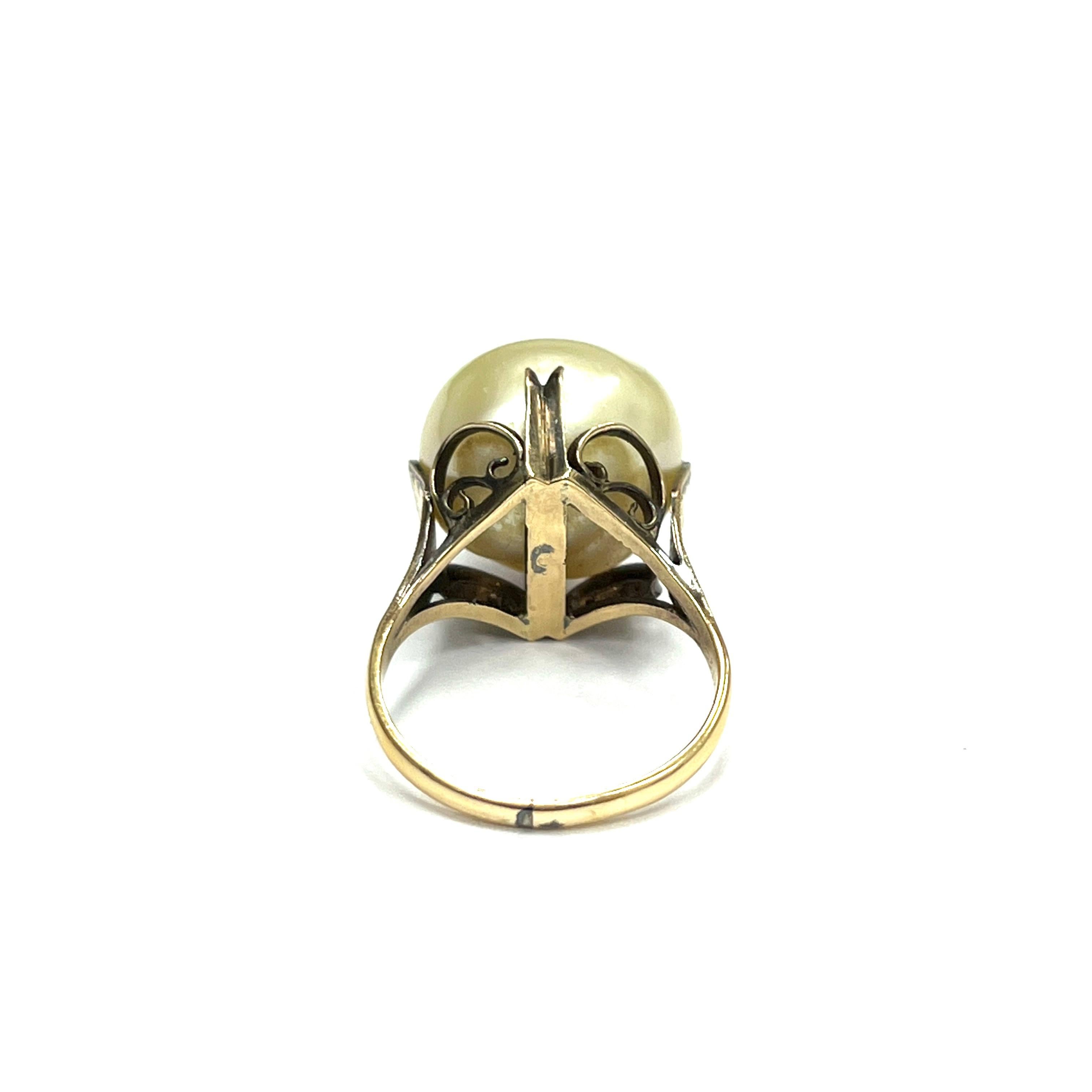 Cultured Pearl Gold Ring In Good Condition For Sale In New York, NY