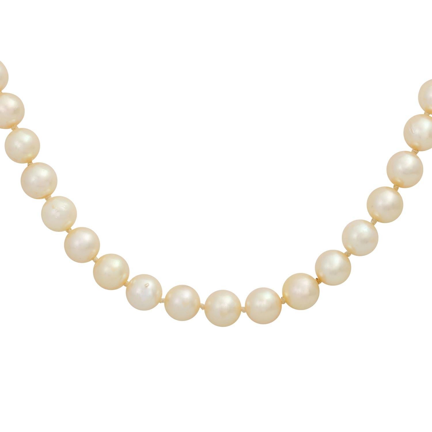 Cultured pearl necklace approx. 7 mm, beautiful luster, clasp with fac. Rubies, GG/WG 14K, L: approx. 46 cm.

