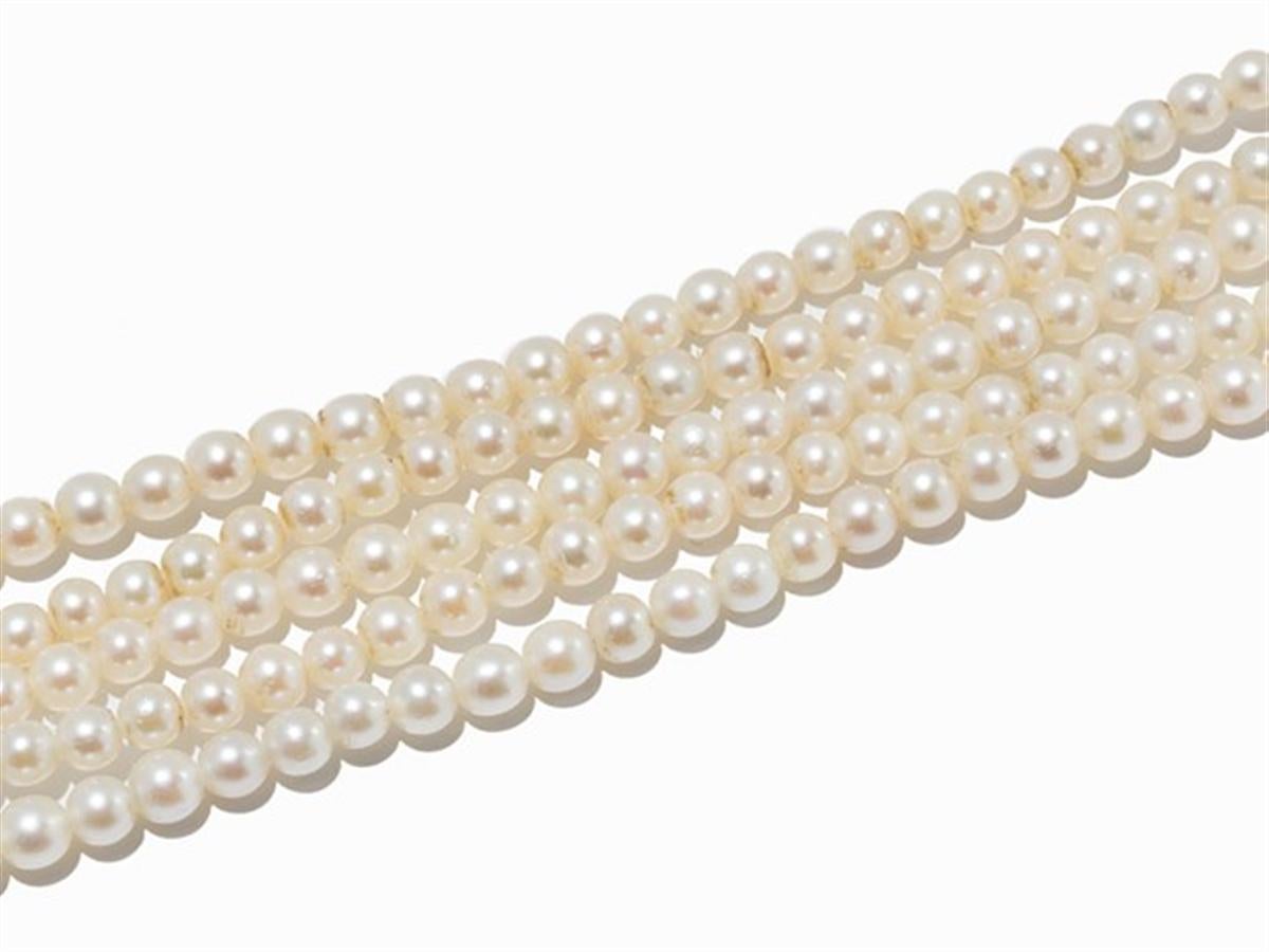 Women's Cultured Pearl Necklace with Diamond Set Clasp, circa 1980