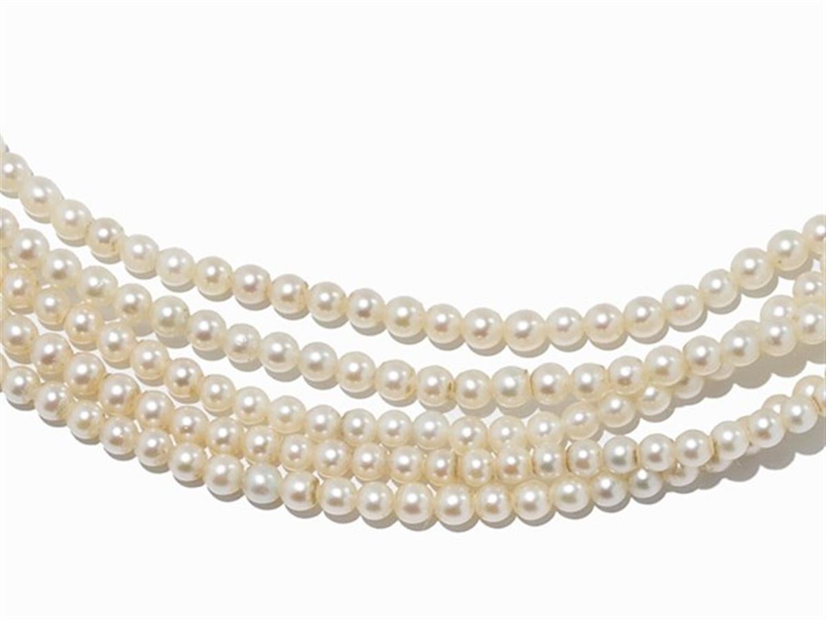 Cultured Pearl Necklace with Diamond Set Clasp, circa 1980 1