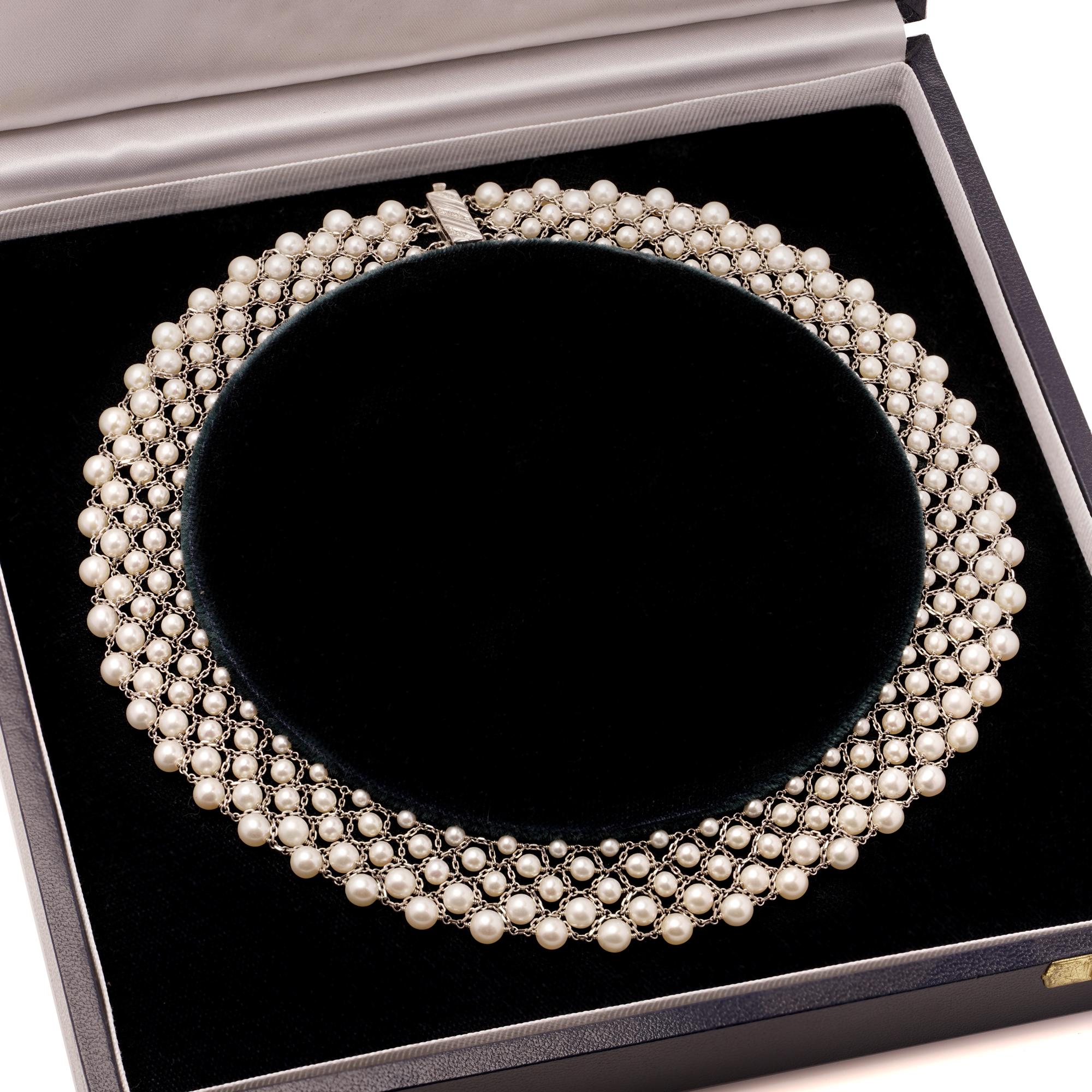 Cultured Pearl Necklace with Platinum, Diamond & Emerald Clasp In Excellent Condition For Sale In Braintree, GB
