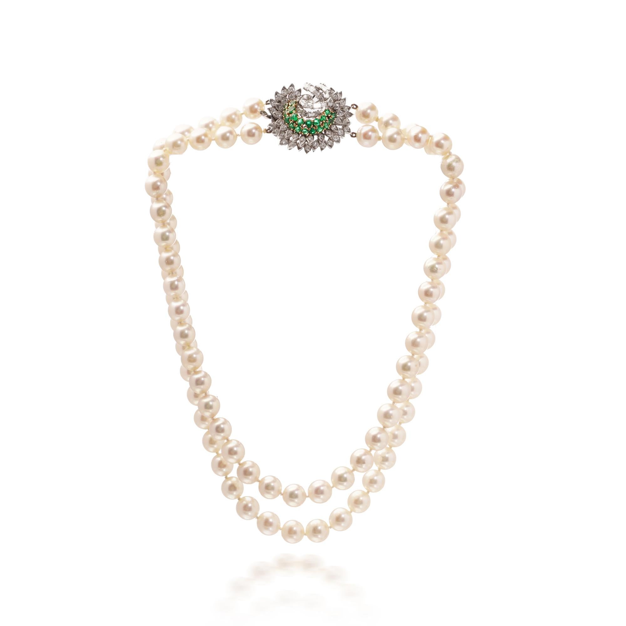 Cultured Pearl Necklace with Platinum, Diamond & Emerald Clasp For Sale 2