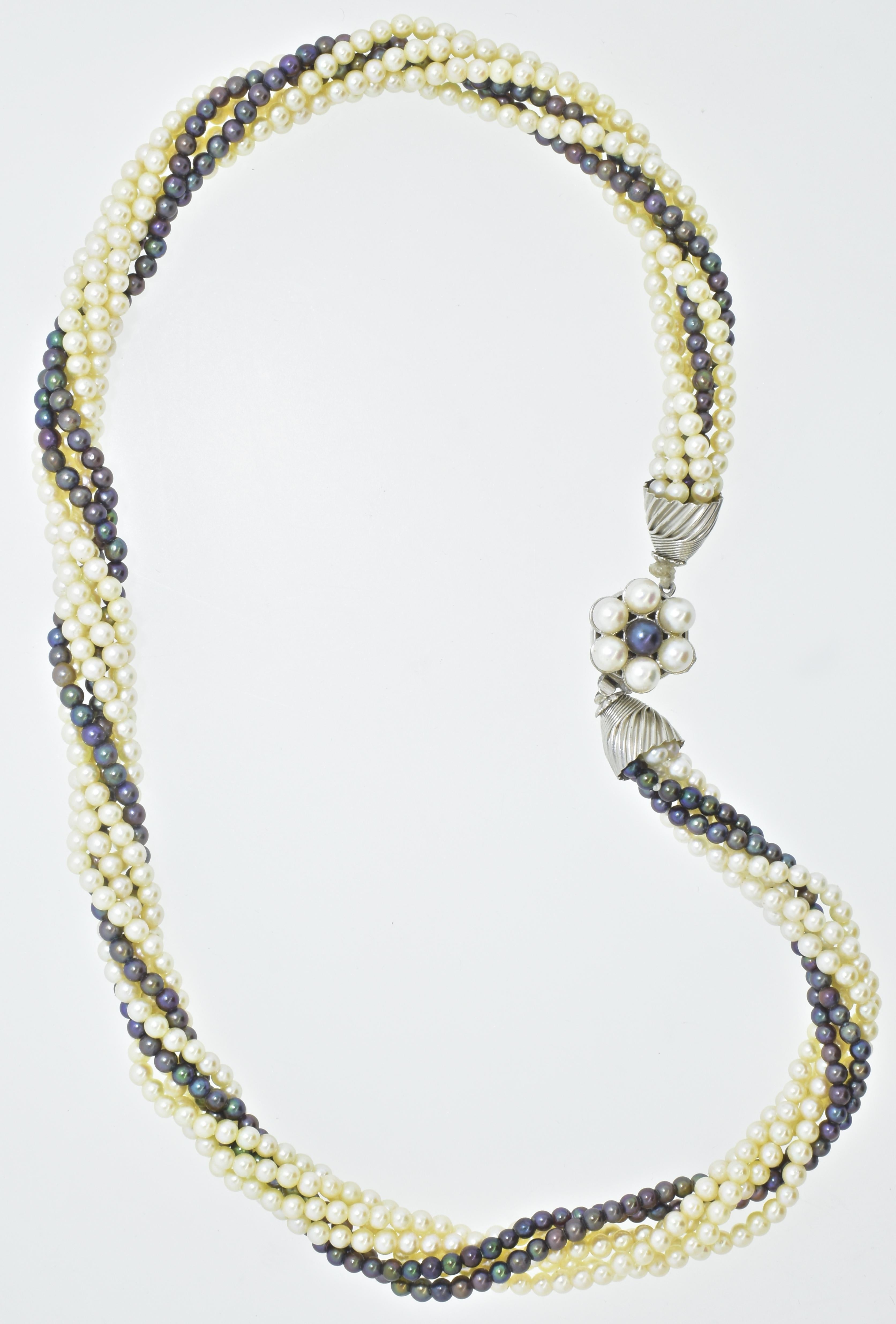 Zuchtperlen-Halskette mit weißen und schwarzen Akoya-Perlen. im Zustand „Hervorragend“ im Angebot in Aspen, CO