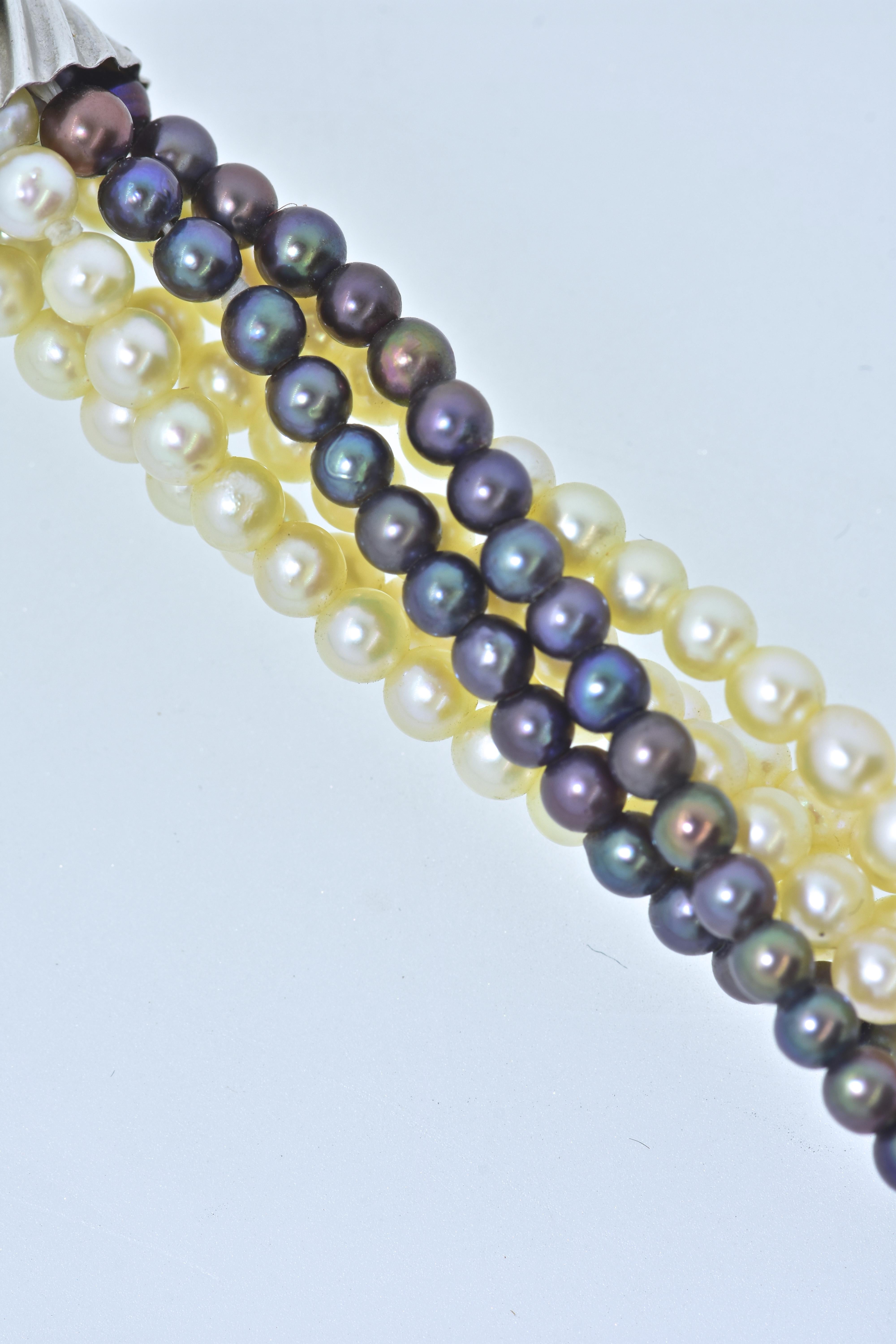 Zuchtperlen-Halskette mit weißen und schwarzen Akoya-Perlen. im Angebot 3