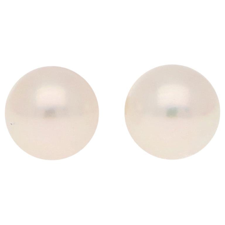 5-5.5mm Cultured Pearl Stud Earrings Set in 18 Karat Yellow Gold For Sale