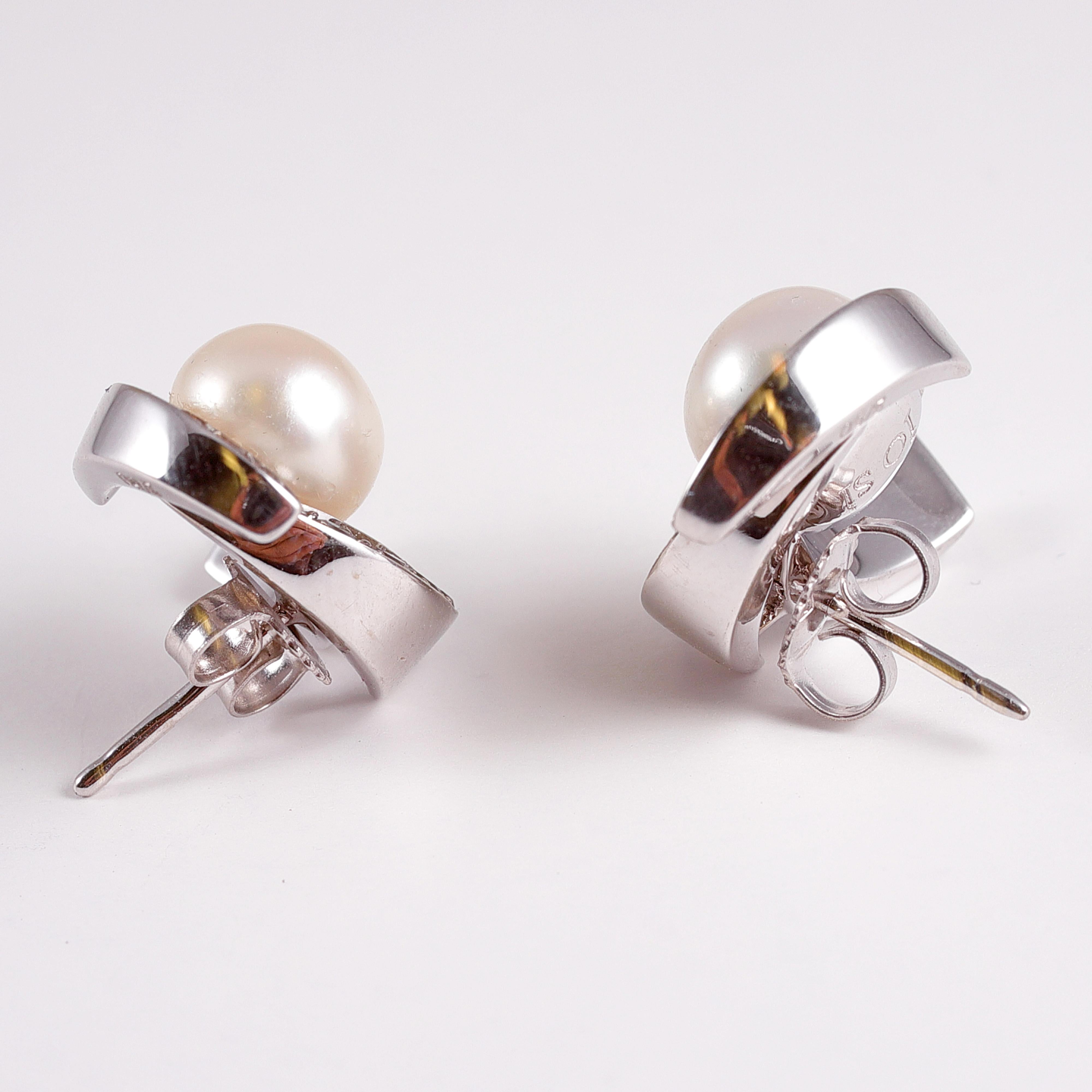 Cultured Pearl with Diamond Earrings by IO Si In Good Condition For Sale In Dallas, TX
