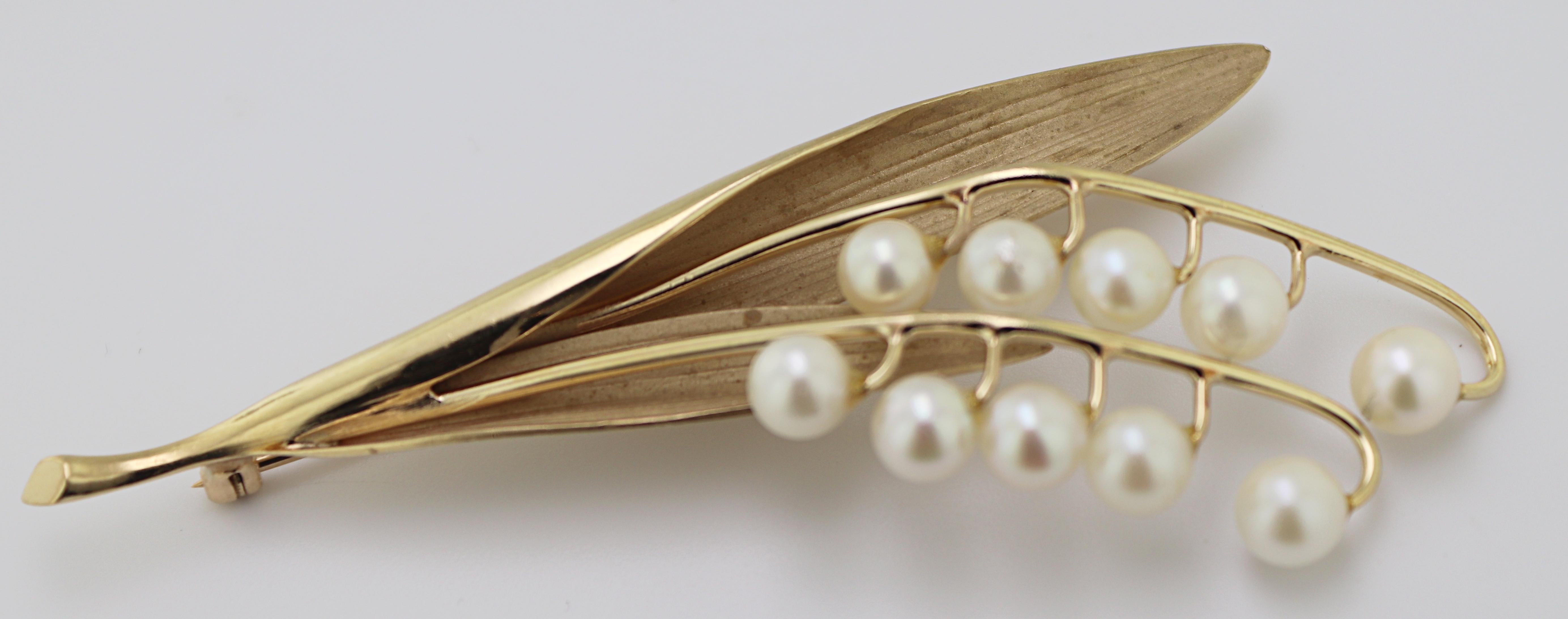 Artisan Cultured Pearl, Yellow Gold ”Lilly of the Valley” Brooch