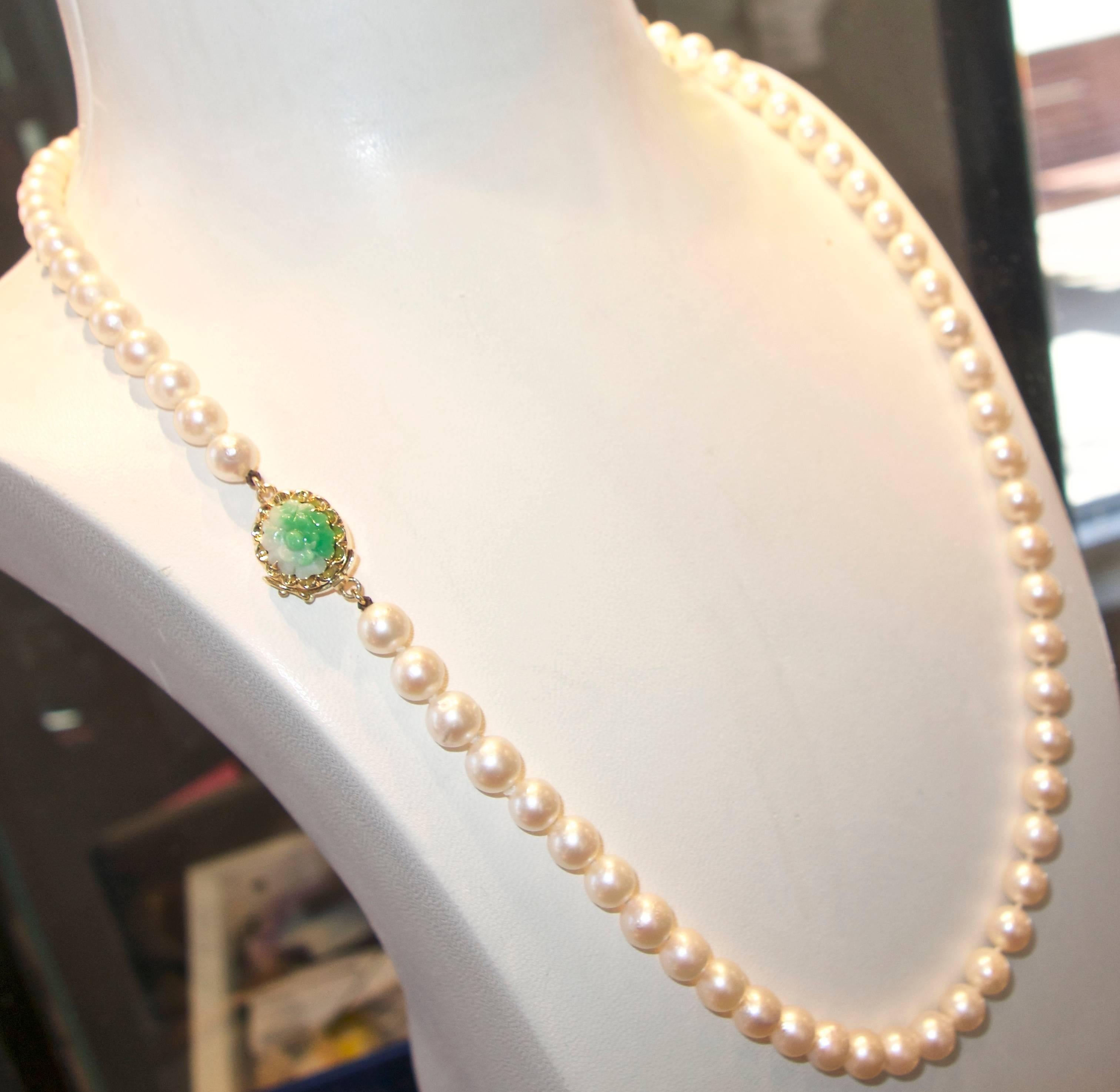 Cultured Pearl, Gold and Jade Necklace In Excellent Condition In Aspen, CO