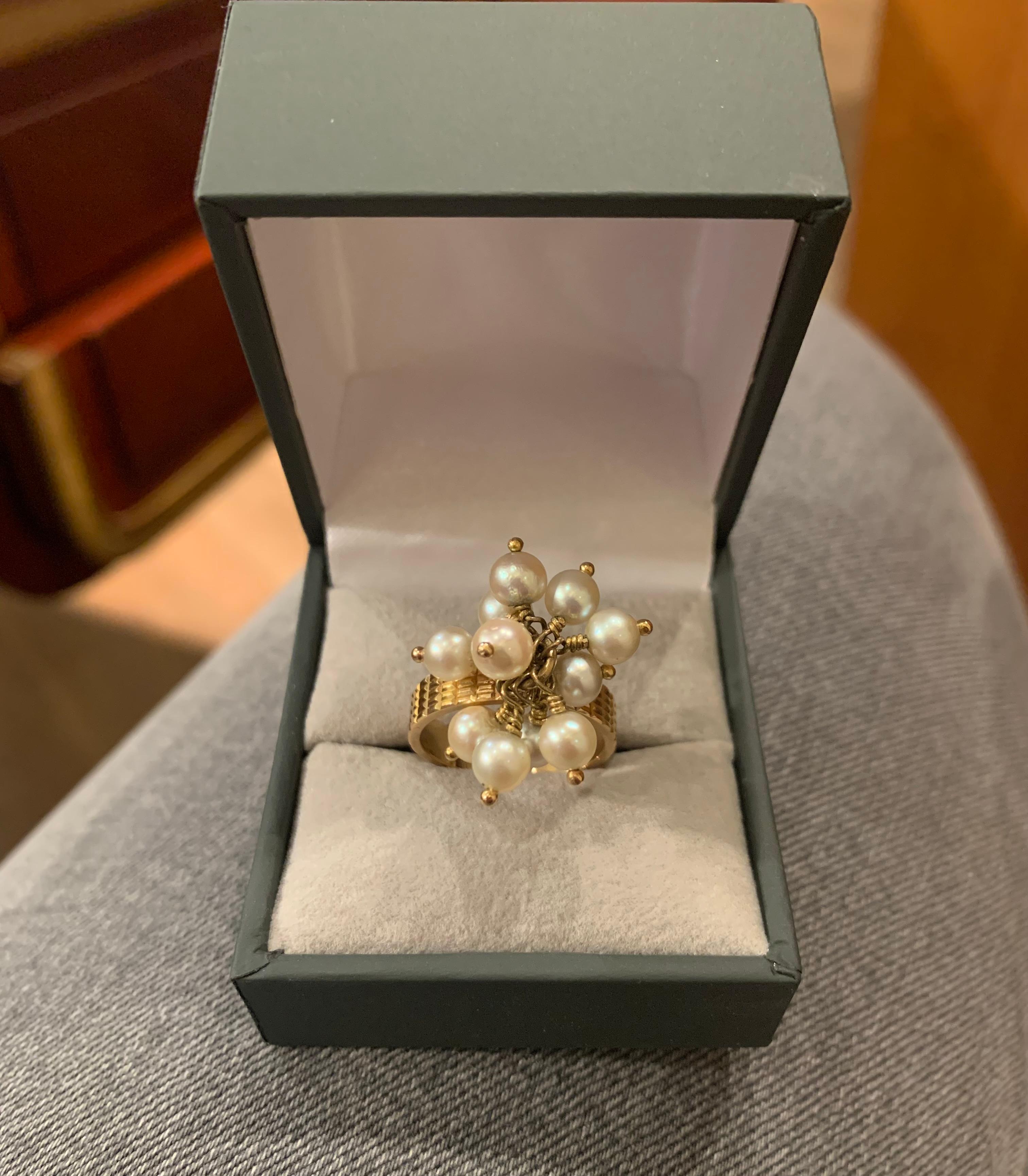 Yellow gold ring decorated with 12 small bells of cultured pearls. Each articulated bell moves on the finger.

Finger size : 50 (US size : 5.5)

Dimensions : 13.15 x 18 x 12.50 mm ( 0.518 x 0.709 x 0.493 inches)

French work, circa 1970

Yellow gold
